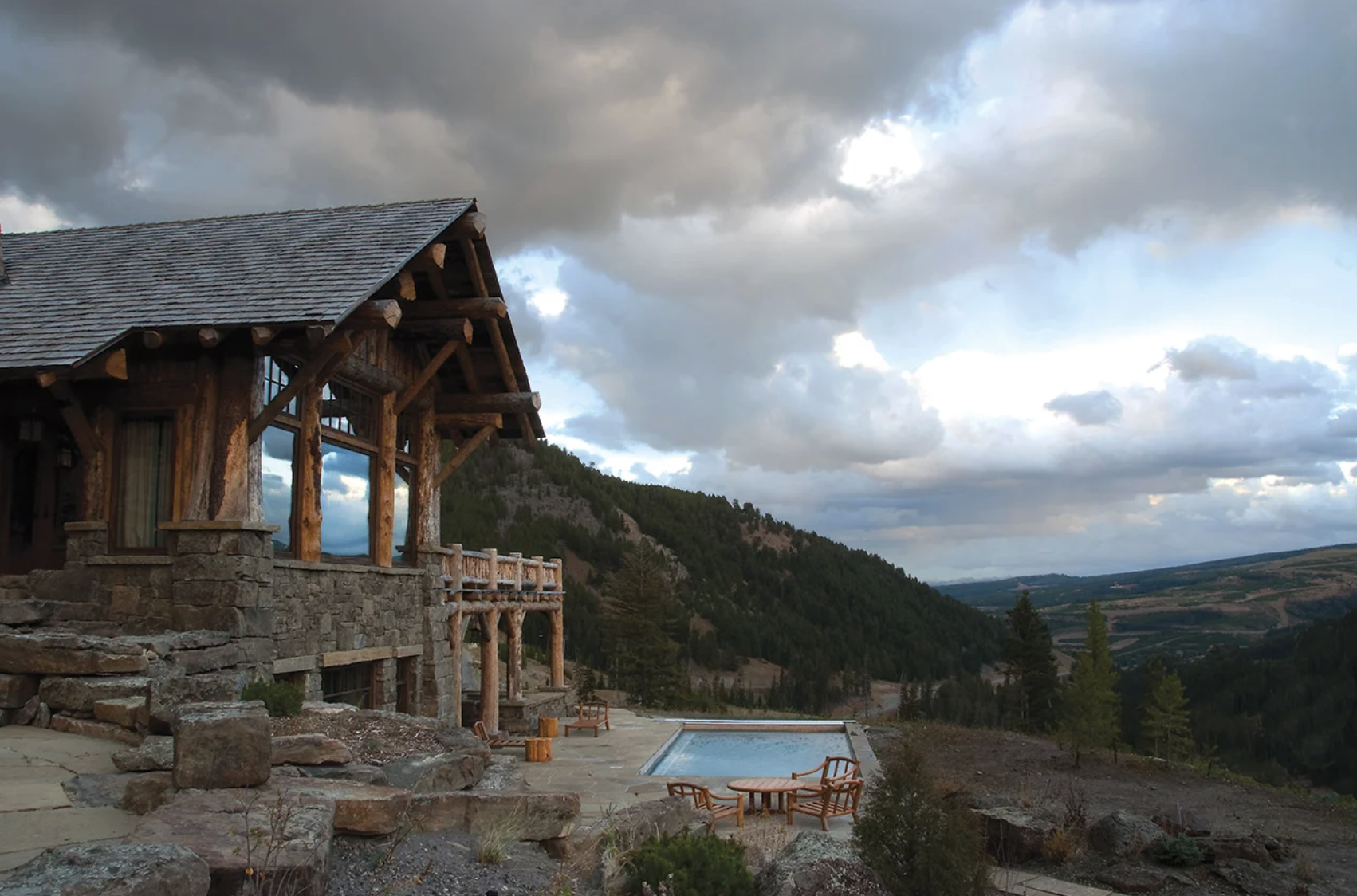 SKY ART LODGE