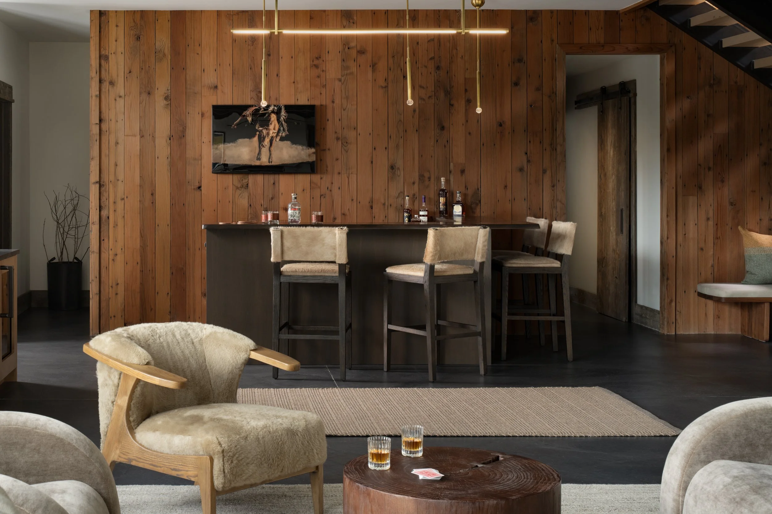 SCR-15-Spanish-peaks-home-bar-and-lounge-area.jpg