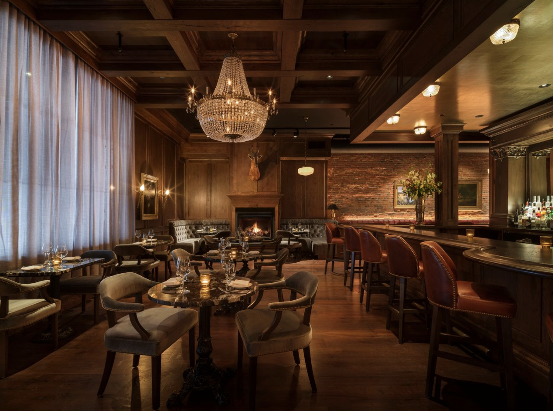 JWH-20-dining-fireplace-chandelier-wide.png