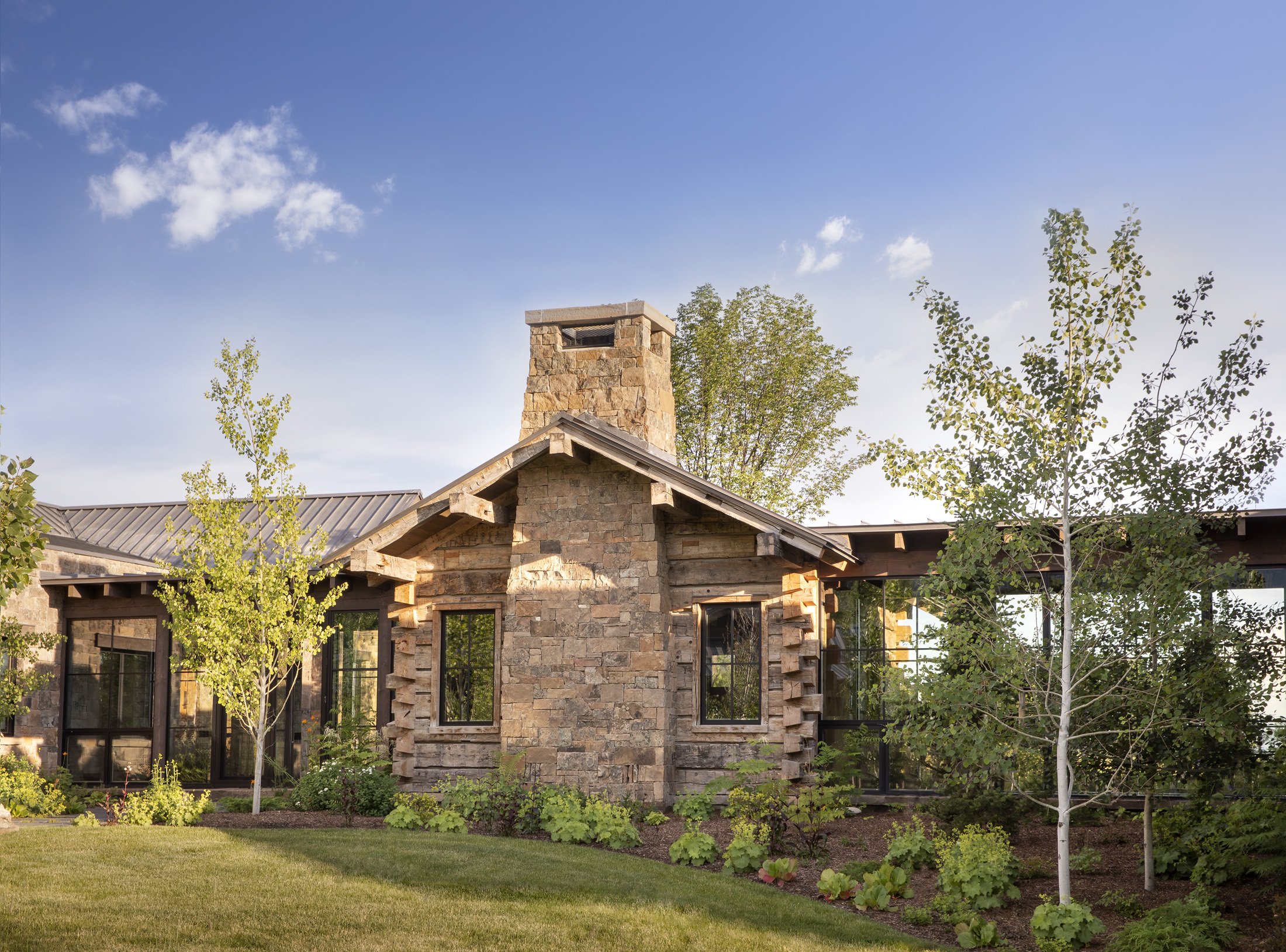 LCR-20-reclaimed-log-cabin-exterior.jpg
