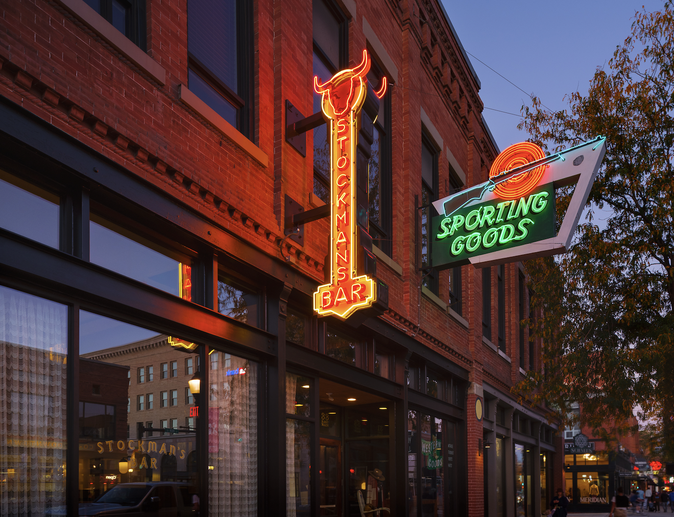 SB-01-Stockmans-bar-exterior-neon-sign-main-street.png