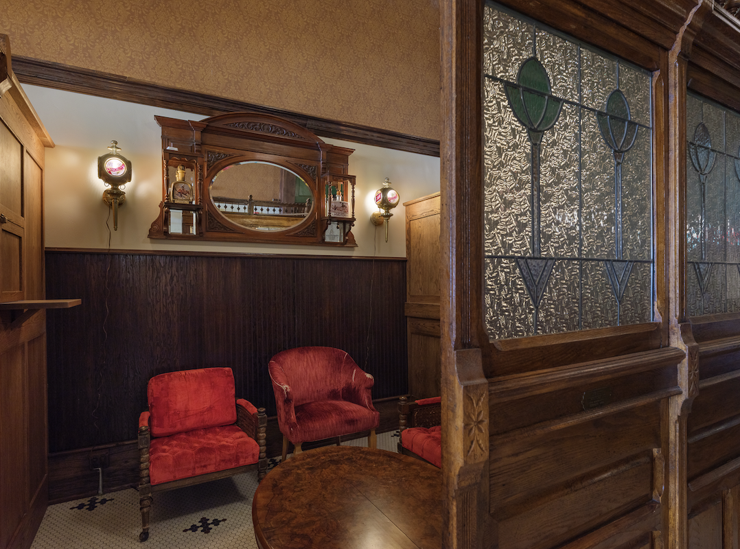 SB-14-irish-snug-interior.png
