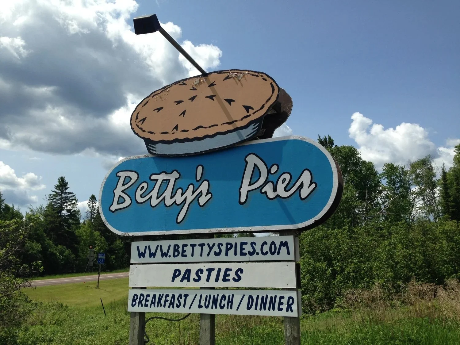 The Most Iconic Restaurants, Bars &amp; Breweries on The North Shore