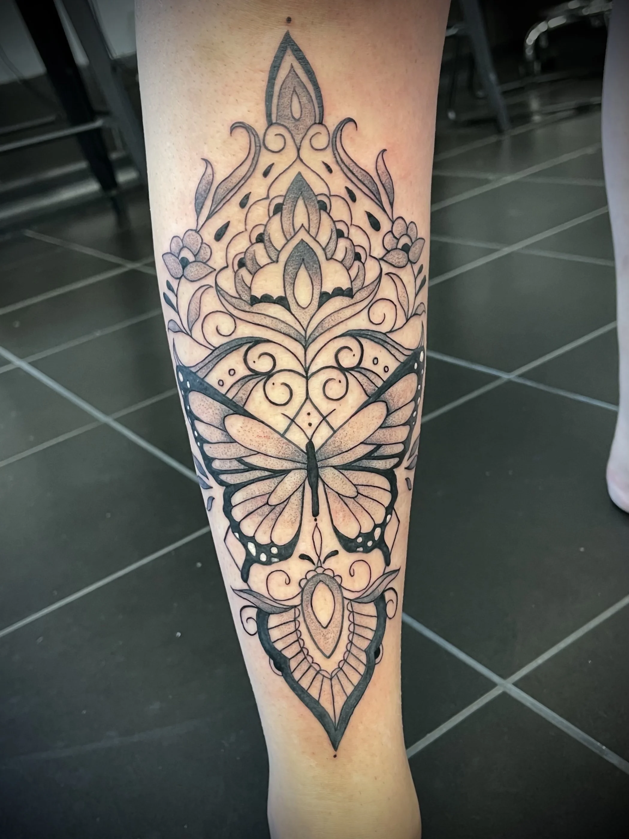 Fine line black and grey pattern and butterfly tattoo designed by Leasy Tattoo 