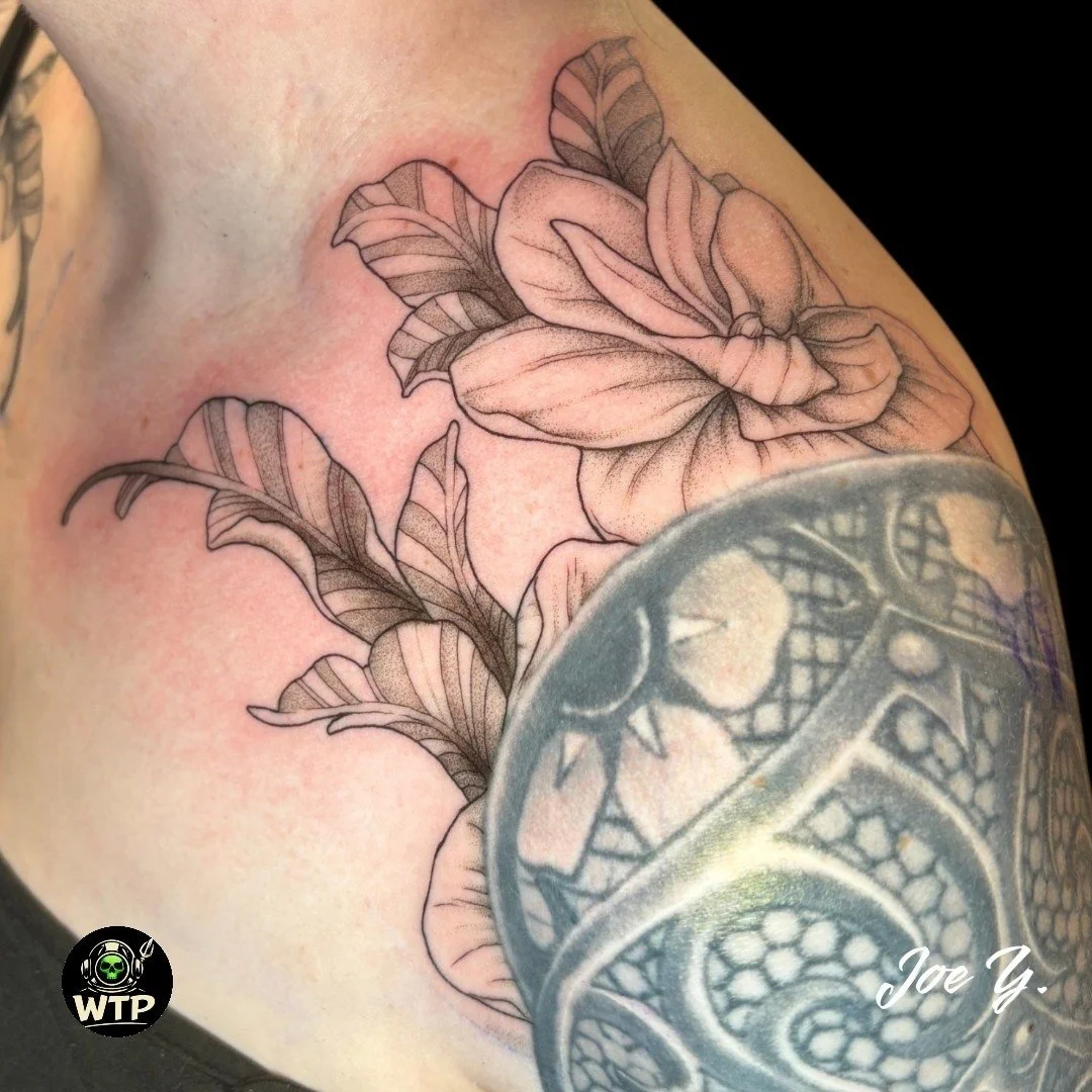 New #shouldertattoo and #healed 

Joe @inkartjoe 

.
.
 #WilmingtonTattooAndPiercing #WilmingtonNCTattoo #WilmingtonTattoo #FineLineTattoo #MinimalTattoo #DelicateTattoo #LineworkTattoo #RealismArtist #BlackAndGreyRealism #AnimeInk #MangaTattoo #Fami