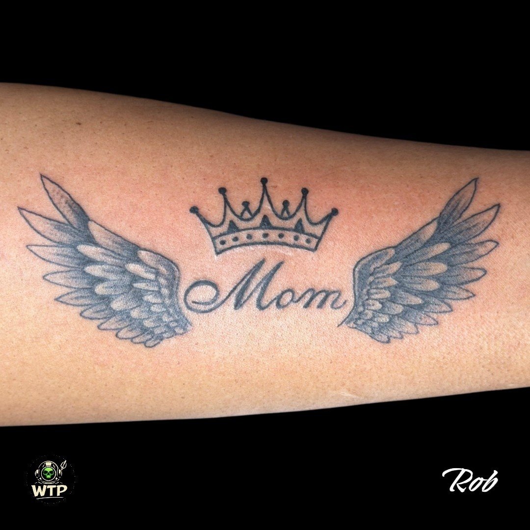 Rob @rob_smith_tattoo 

.
 #WilmingtonTattooAndPiercing #WilmingtonNC #WilmingtonNCTattoo #WilmingtonTattoo #NCtattooartist #910Ink #CapeFearTattoo #FineLineTattoo #RealismTattoo #BlackAndGreyTattoo #ColorTattoo #AnimeTattoo #MangaTattoo #FamilyTatto