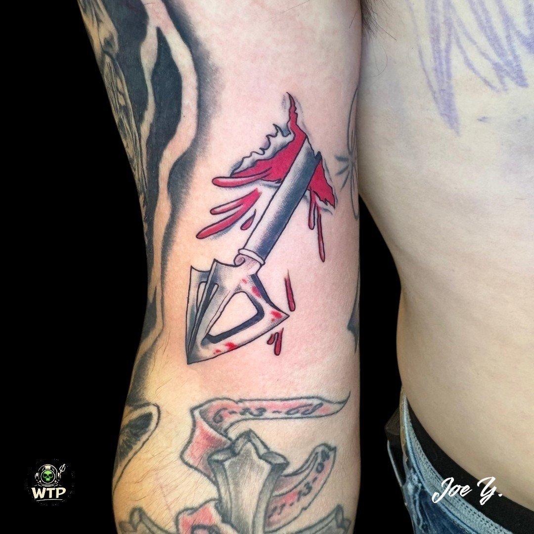 Joe @inkartjoe 

.
.
 #WilmingtonTattooAndPiercing #WilmingtonNCTattoo #WilmingtonTattoo #FineLineTattoo #MinimalTattoo #DelicateTattoo #LineworkTattoo #RealismArtist #BlackAndGreyRealism #AnimeInk #MangaTattoo #FamilyTattooIdeas #ChildNameTattoo #Me