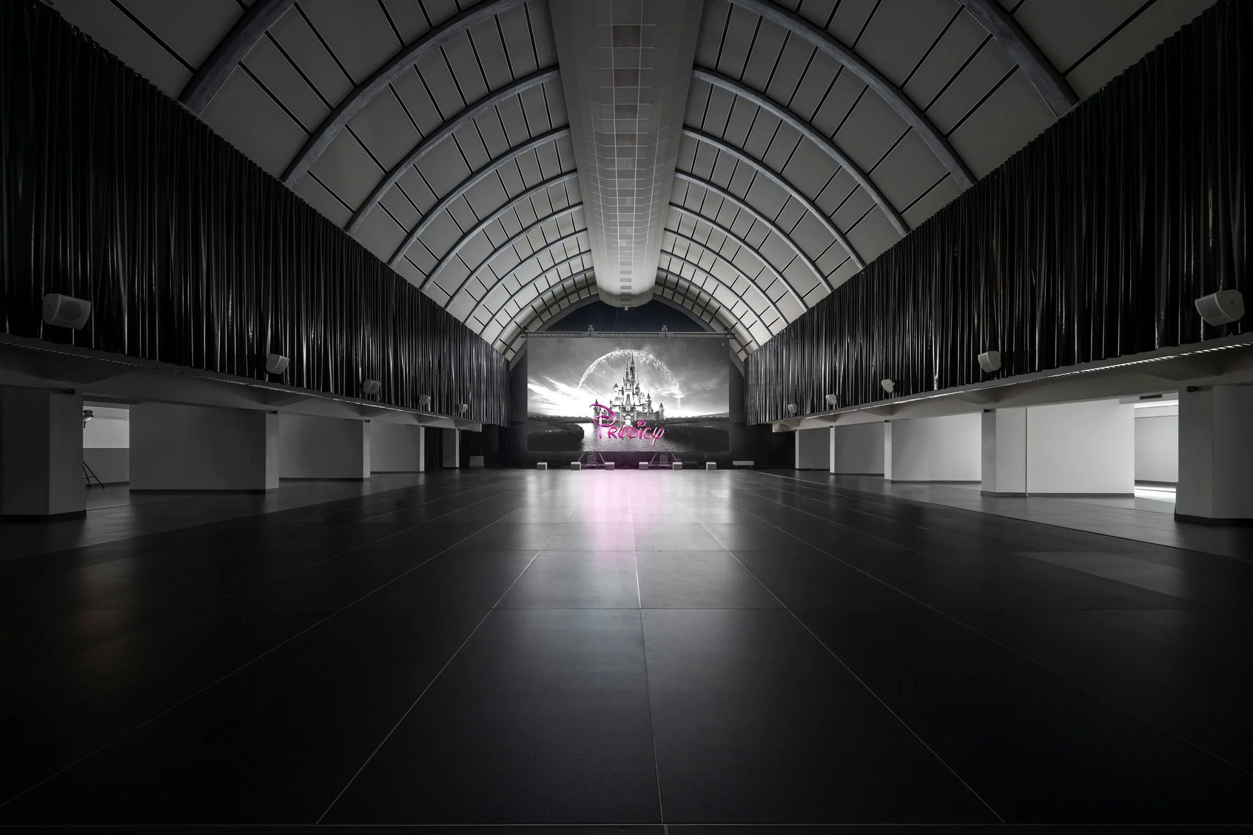 PRODIGY_Julian-Jakob-Kneer-at-Kunsthalle-Kosice_1_INSTALLATION-VIEW-scaled.jpg