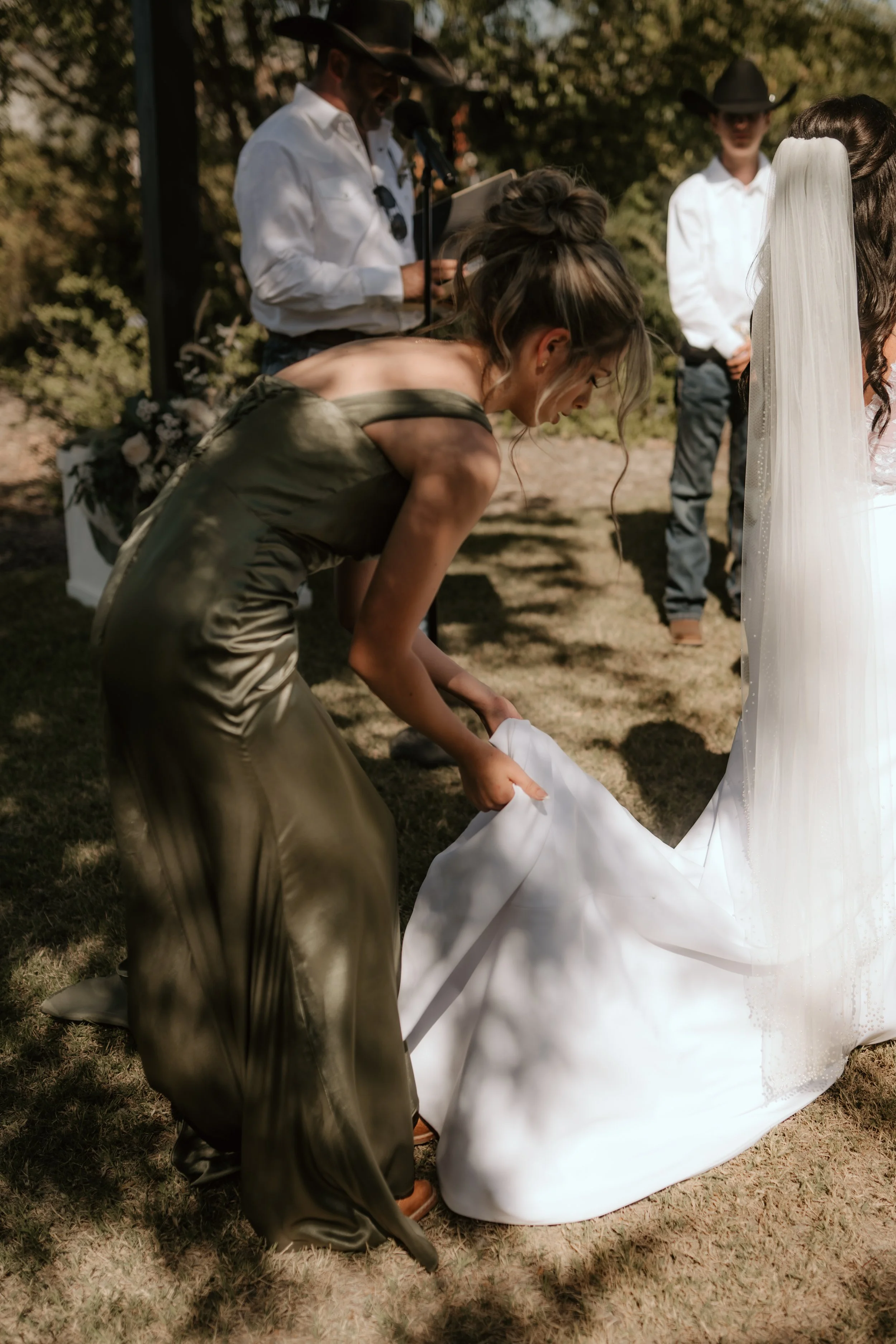 The maid of honor coming in clutch.