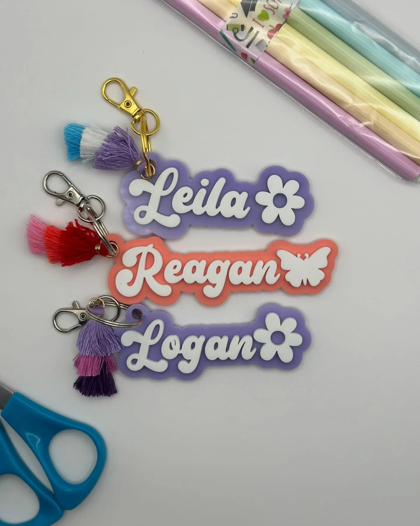 The sweetest bag tags for some littles headed back to school! The pastel colors from @cmbacrylic are so beautiful! #redochredesigns #lasermade #smallbusiness