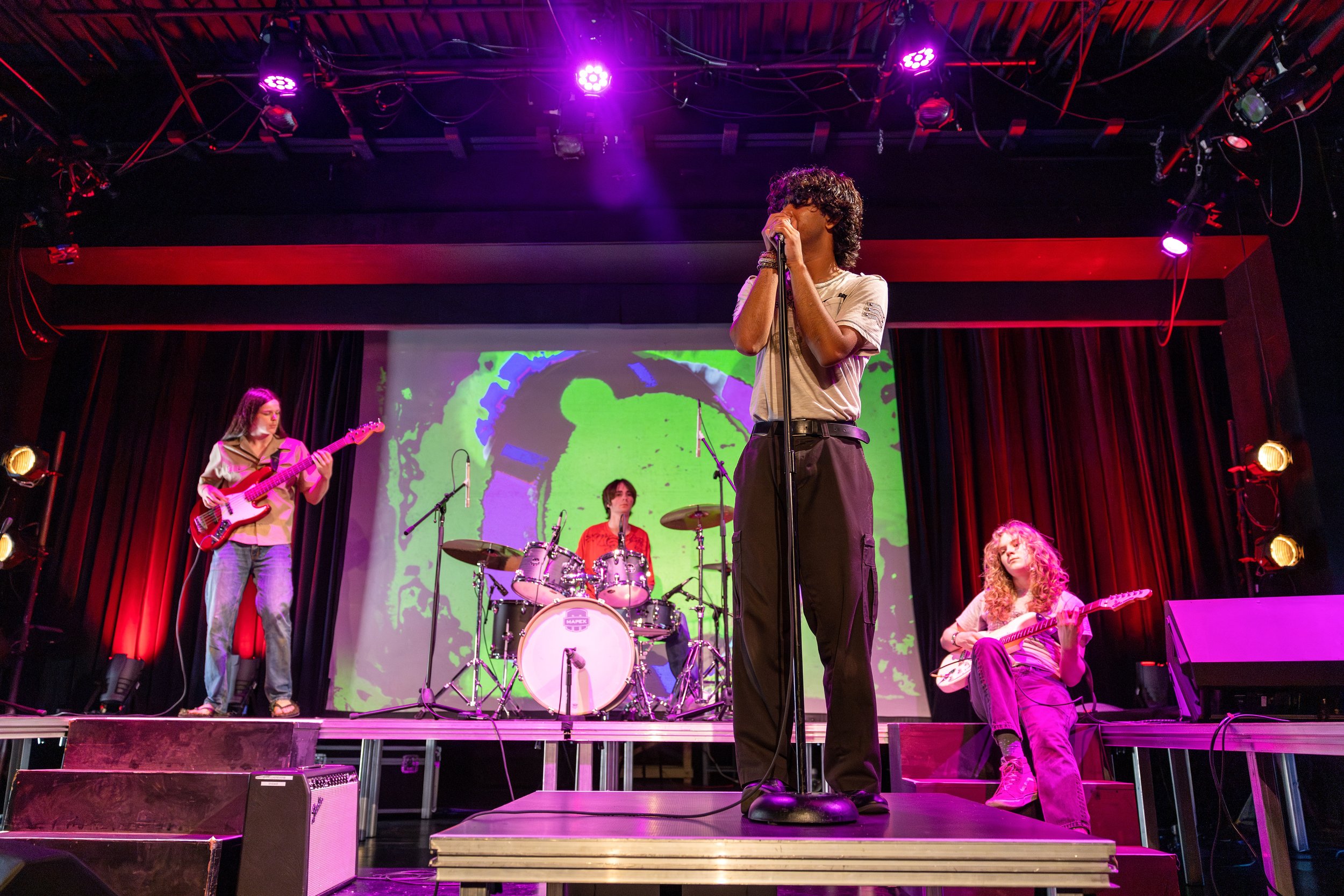 04-13_Loose Knit_Christopher De La Rosa_11.jpg