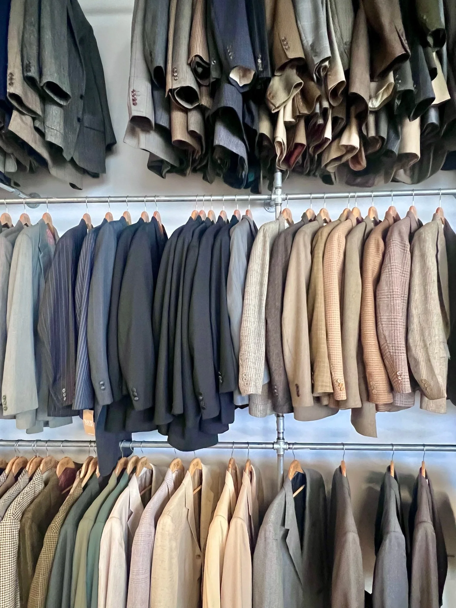 Laurie’s customers, Fernando and Kate embracing by the lake on their wedding day.