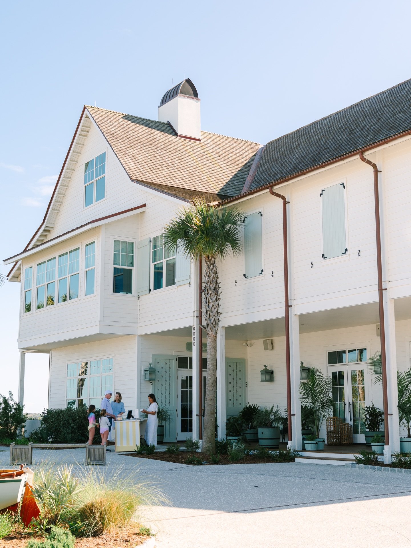 This time last month, we were spending three magical days in the low-country, celebrating Easter weekend with a pop-up for @dunlinauberge 💫

Three days at the Dunlin, surrounded by the sweetest guests (and staff!), beautiful moments, and so much joy