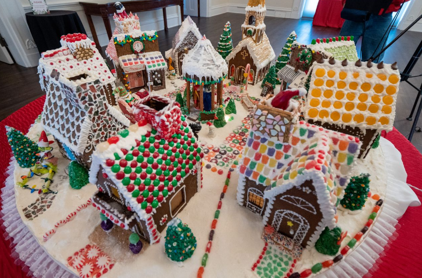 Gingerbread Houses.png