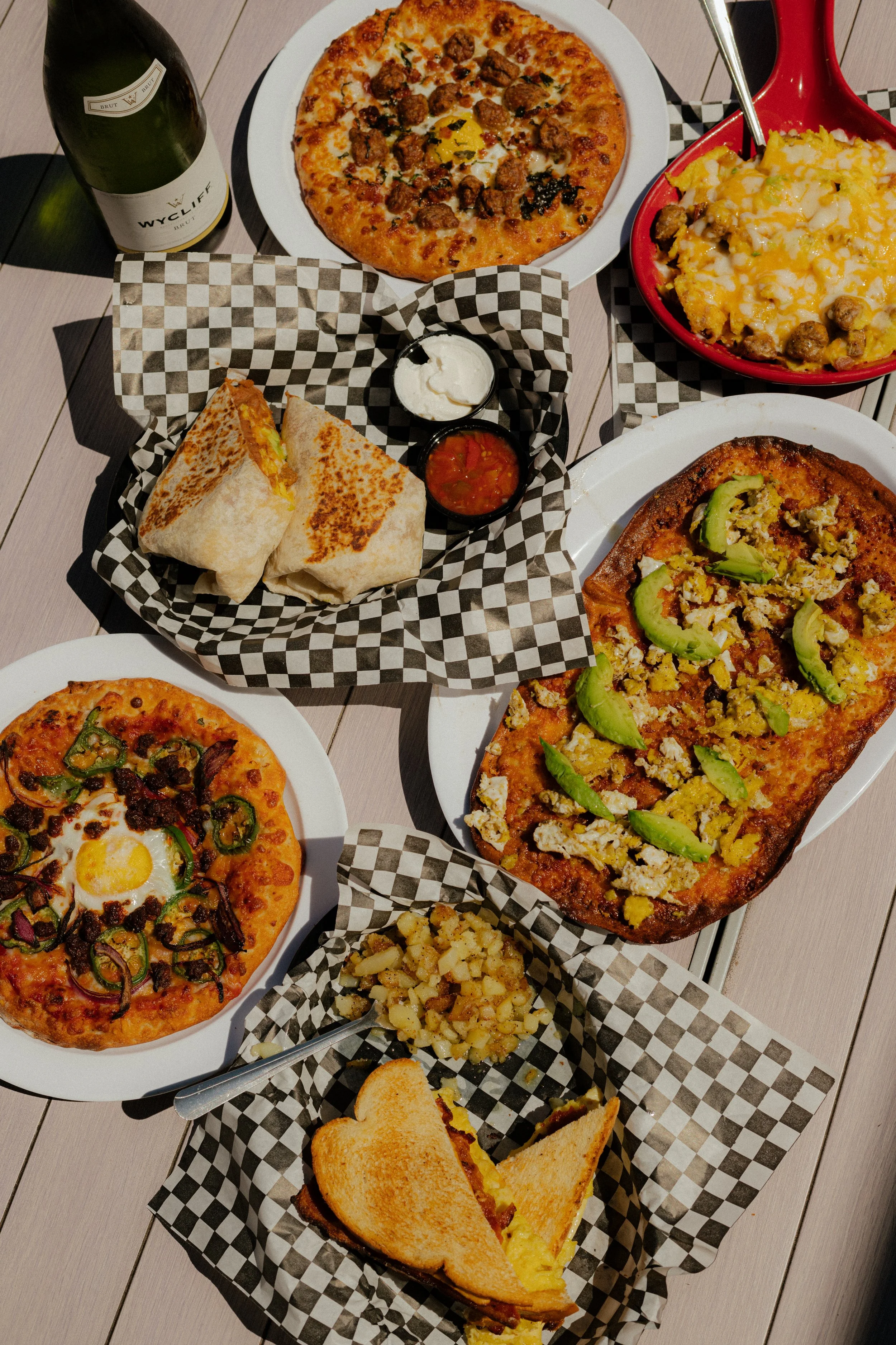 LAMPPOST PIZZA & THE POST PUB