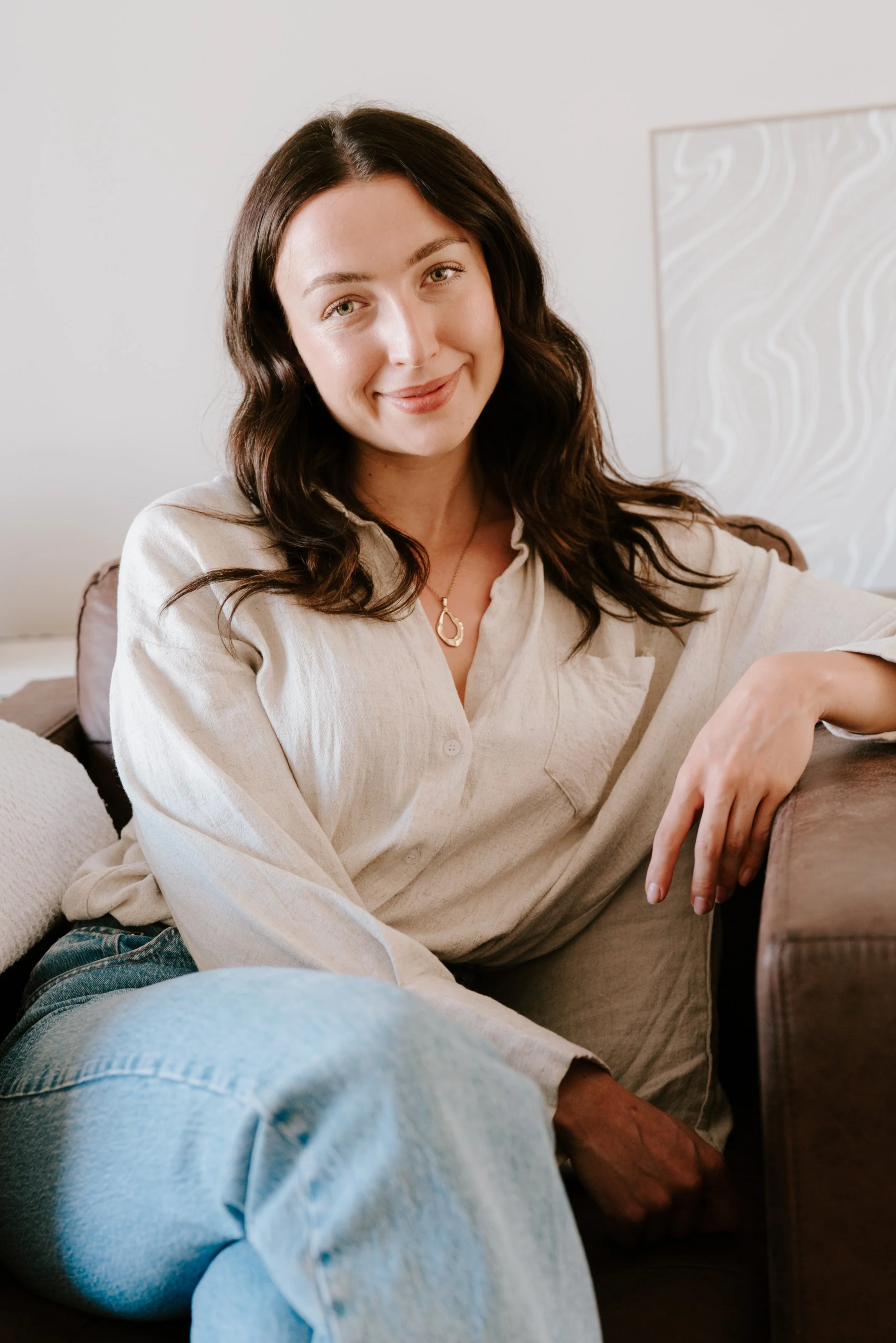 Sophie Hooke online therapist offering therapy for anxiety and overthinking for clients in the UK and Australia