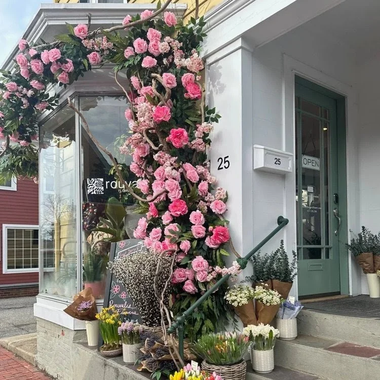 Join Us August 25th for a Vase Arrangement Workshop!