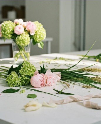 Learn to make your own floral vase arrangement!