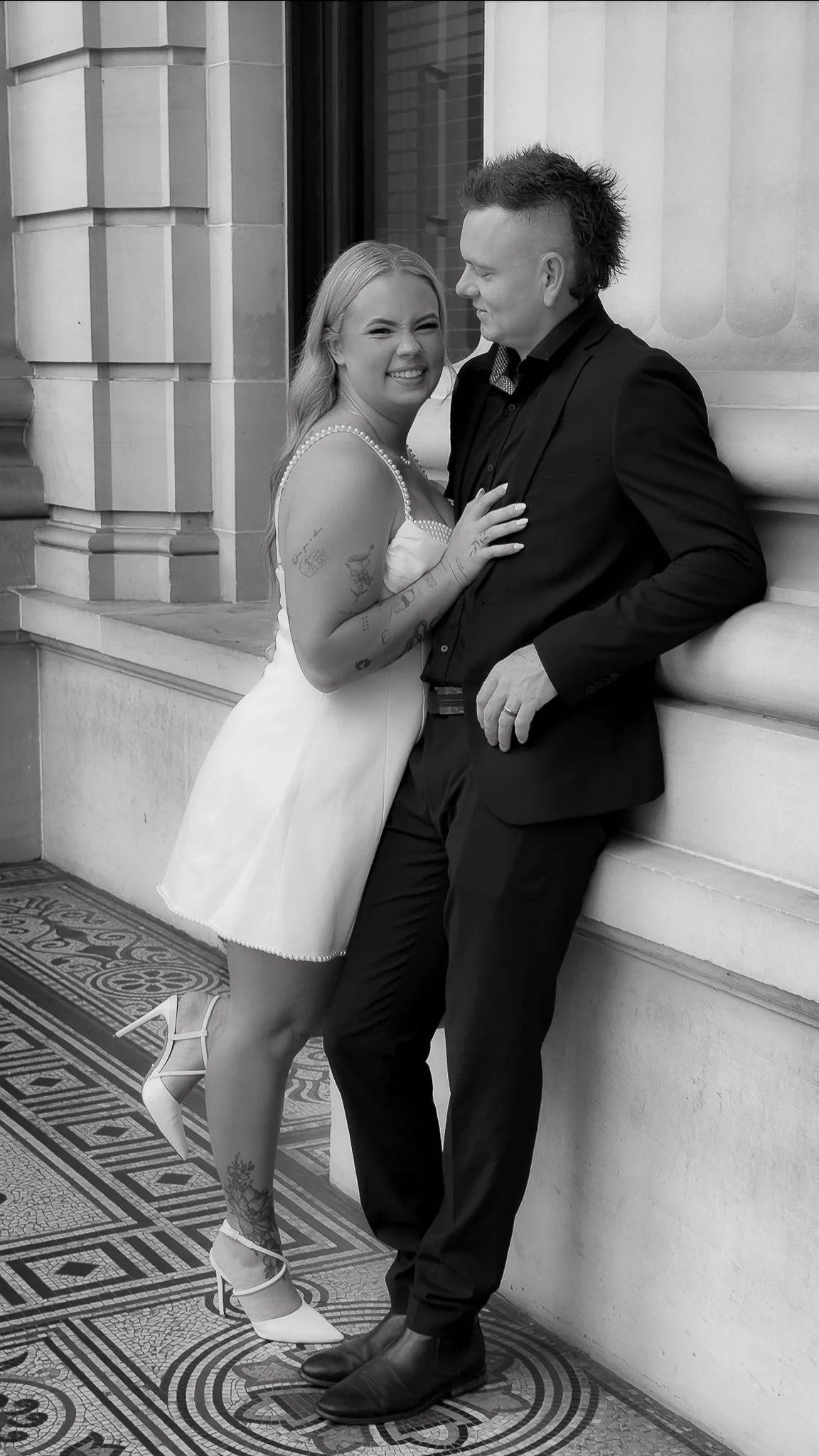 wedding couple posing for photos in melbourne with content creator