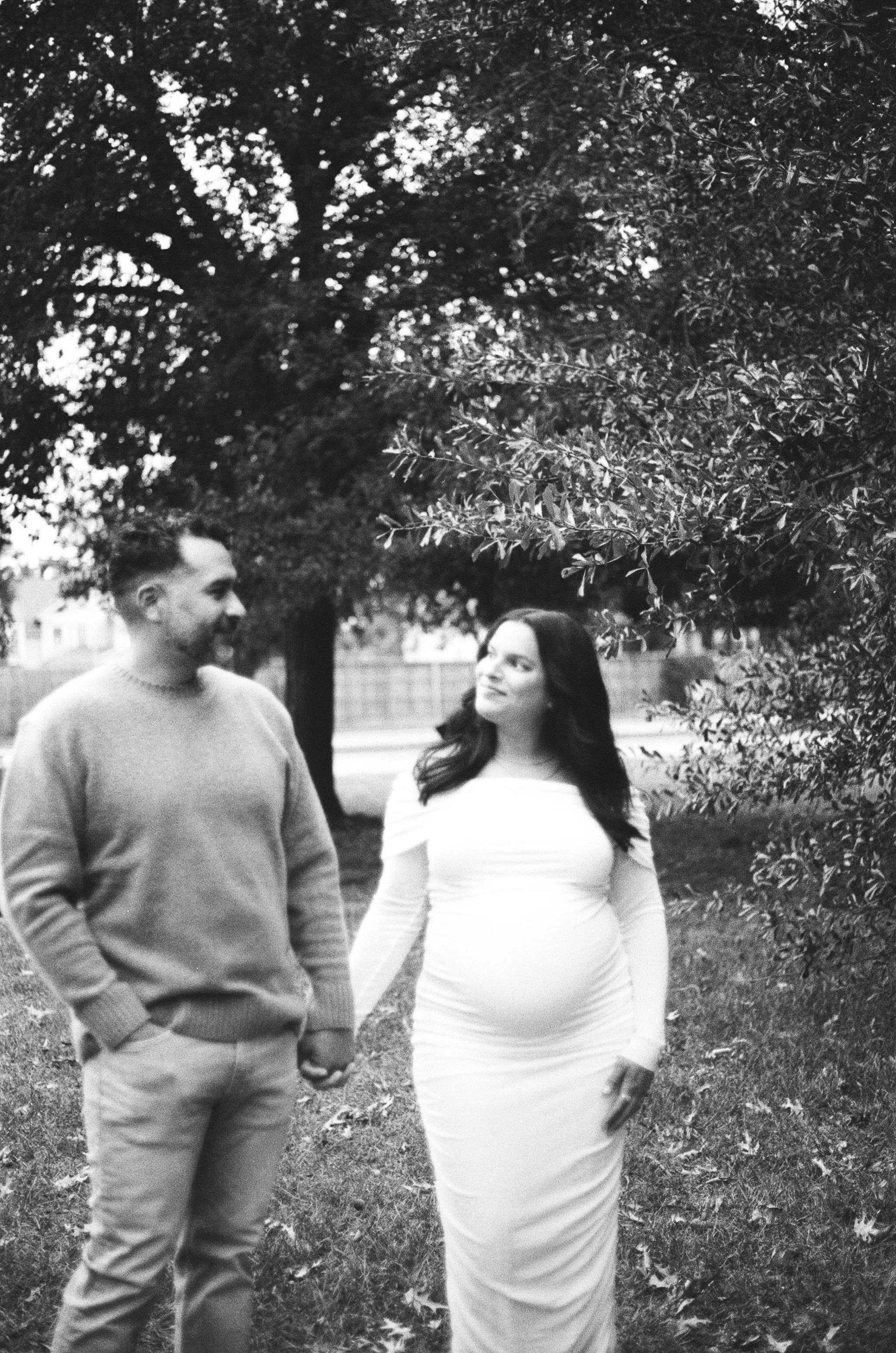 film-maternity-couple-nature.jpg