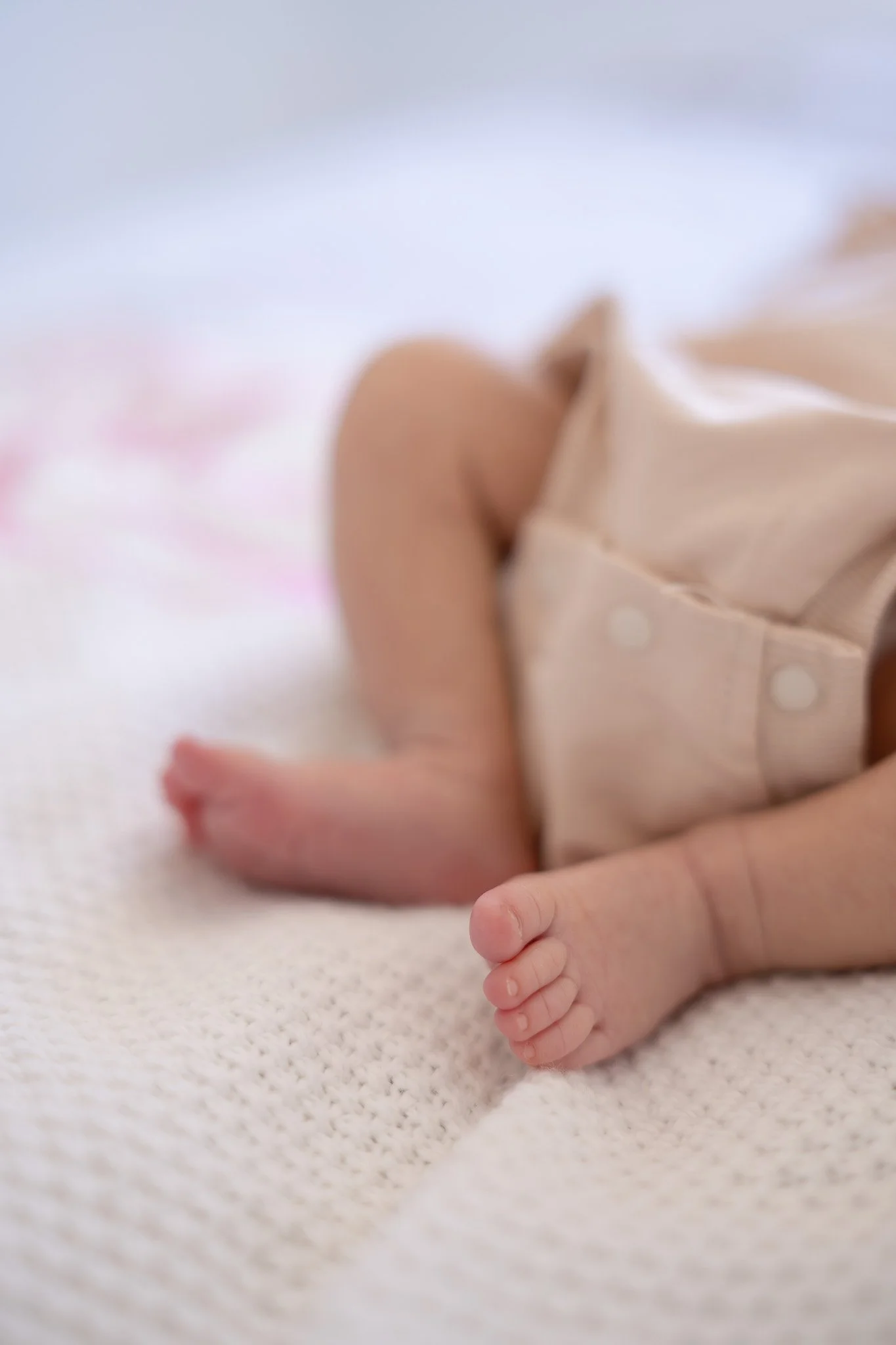 houston newborn toes at home.jpg