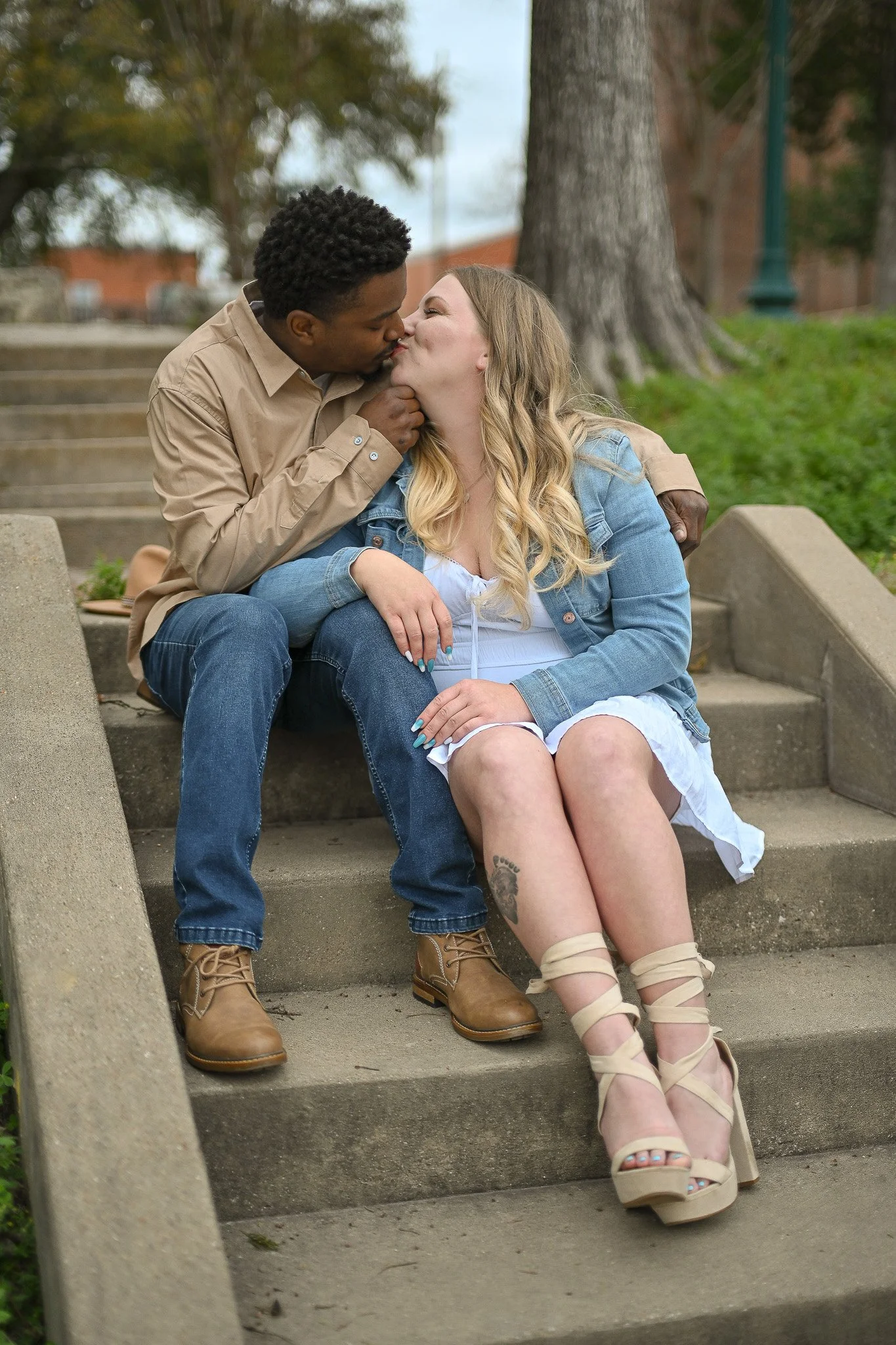 houston couple in love kissing.jpg