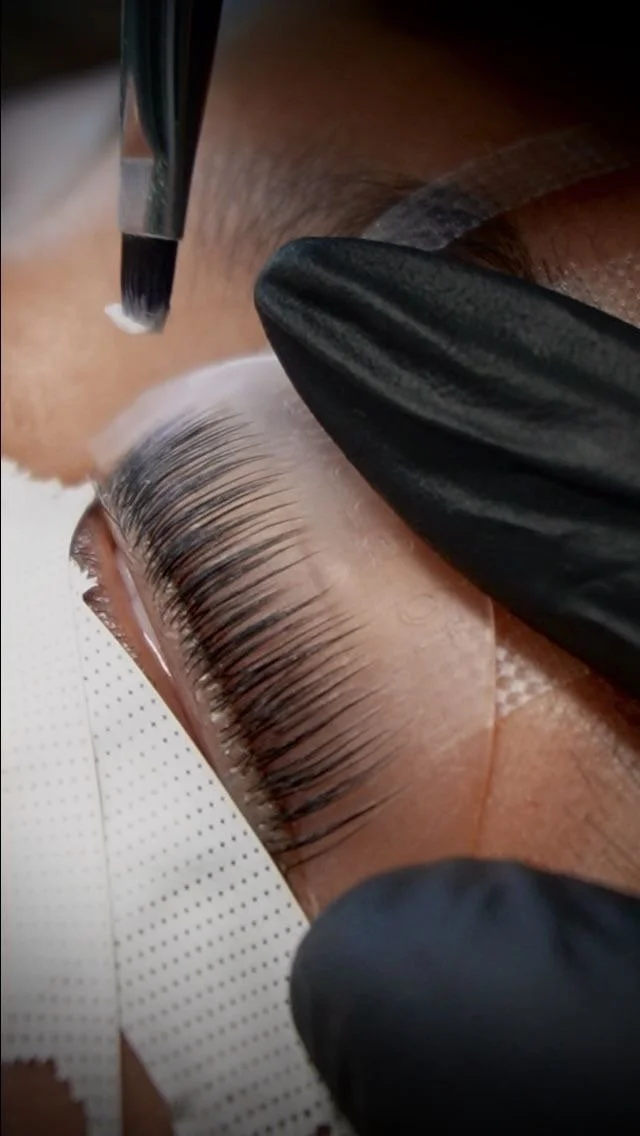 Korean Lash Lift femme en institut pose cils par Ramara Beauty à Lyon.JPEG