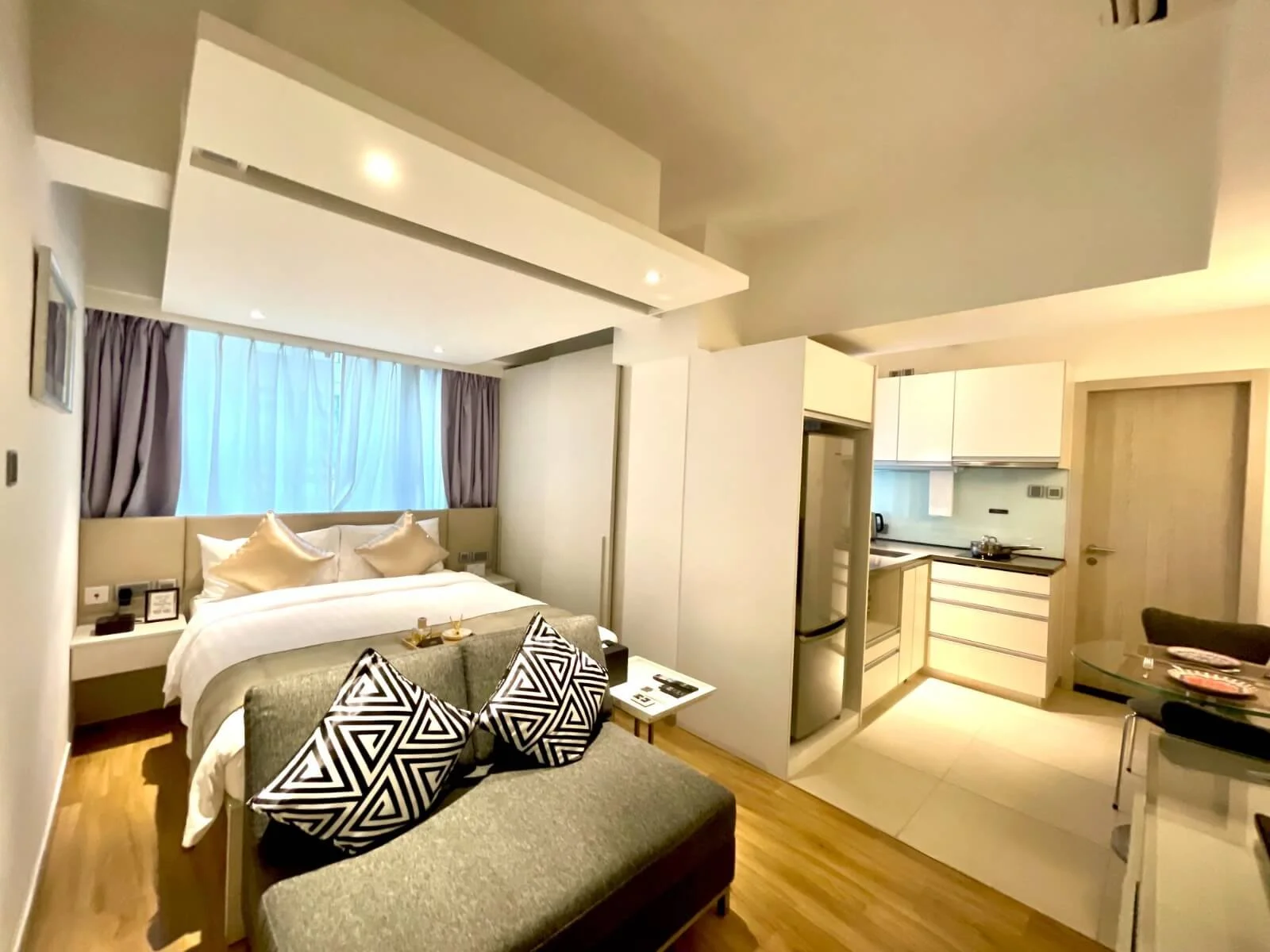 Loplus Hennessy Deluxe Suite