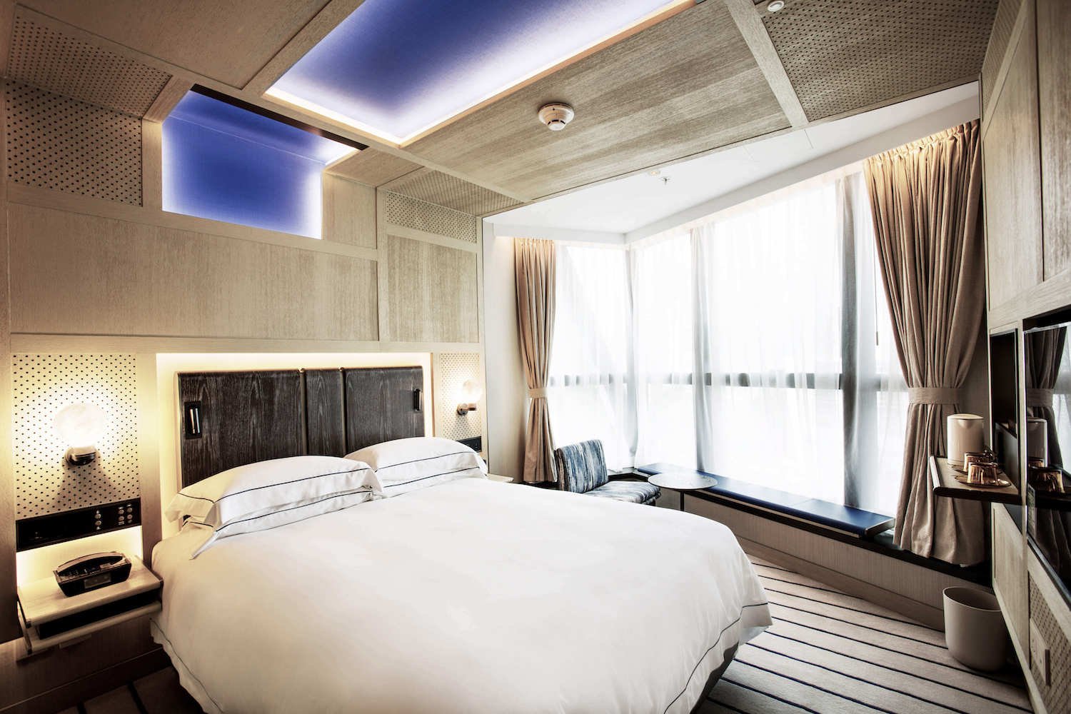 The Emperor Hotel Deluxe Room