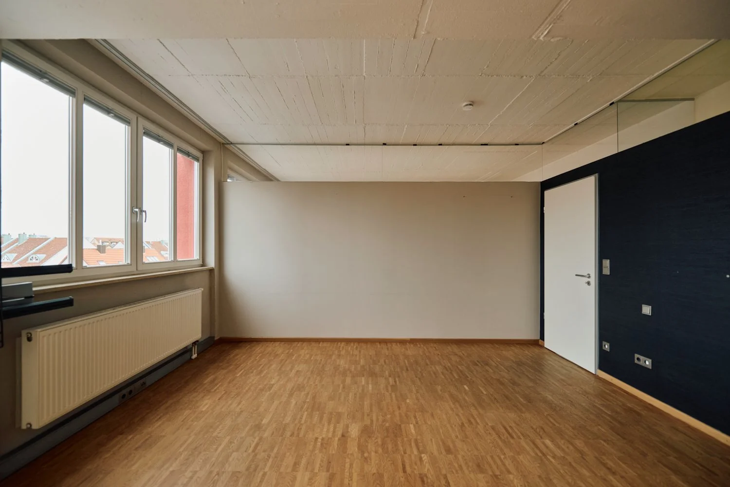 Schlafzimmer mit viel Licht