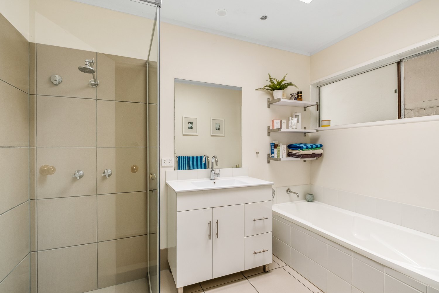 REMAX_PANORAMA_205_ROSEMOUNT-185.jpg
