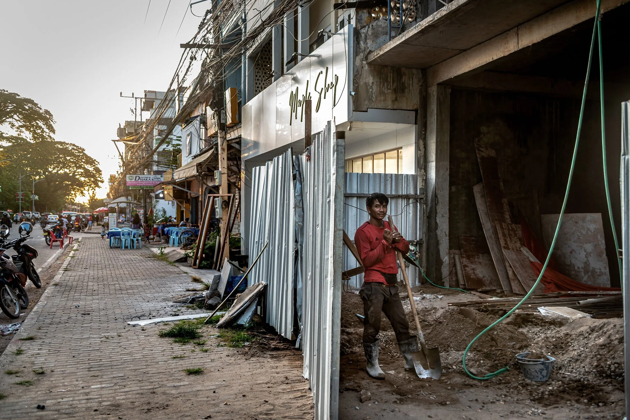 Vientiane, Laos, 2022 - A construction worker repairs a building as Laos reopens to tourism after years of disruption. The economic crisis that began during COVID-19 deepened with global shocks from the Russia–Ukraine war, weakening the Lao kip and p