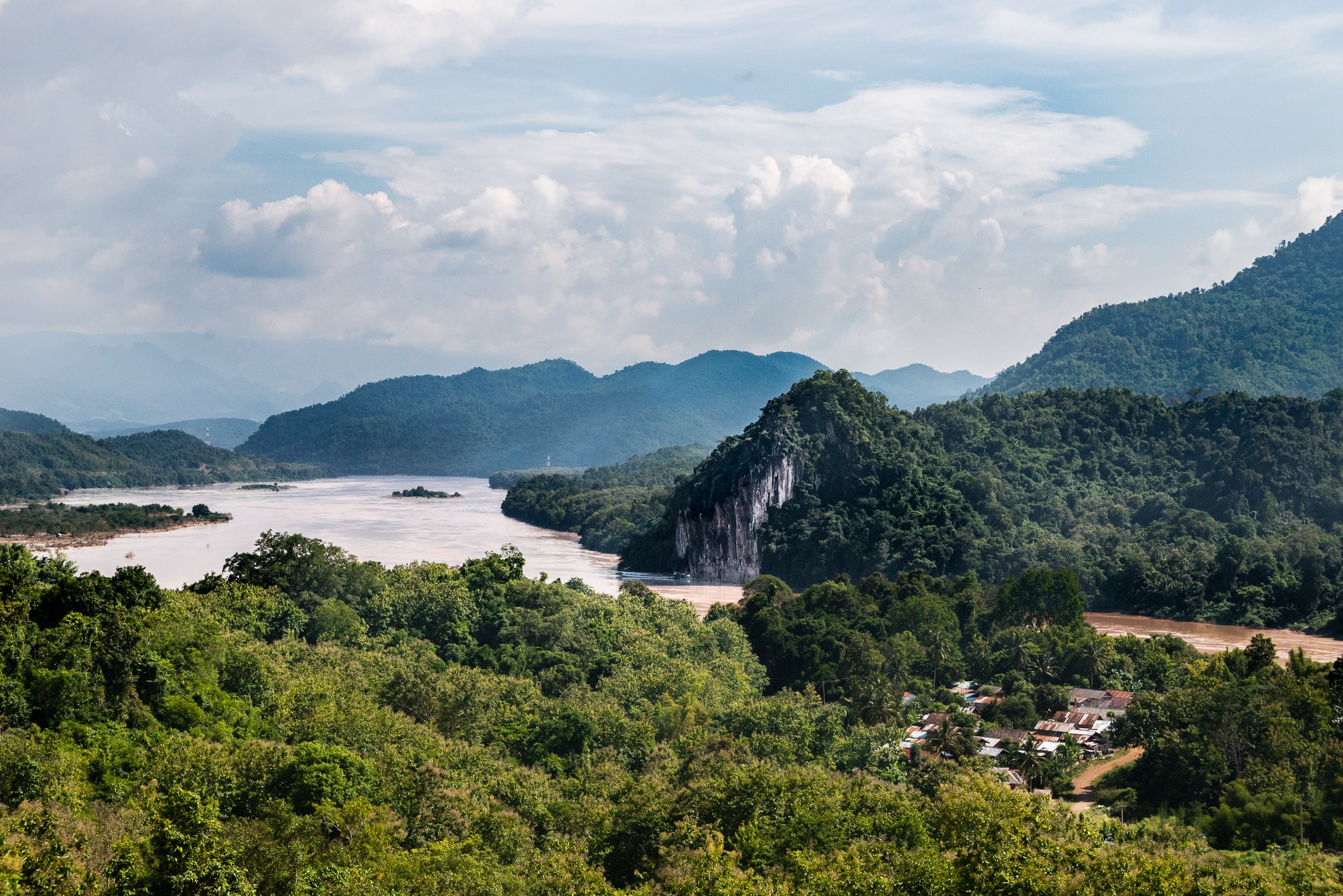 The landscape around Pak Ou, where the Nam Ou meets the Mekong River, remains one of the most important cultural and ecological places near Luang Prabang. Small villages in this area depend on fishing, boat transport, temple tourism, and the daily mo