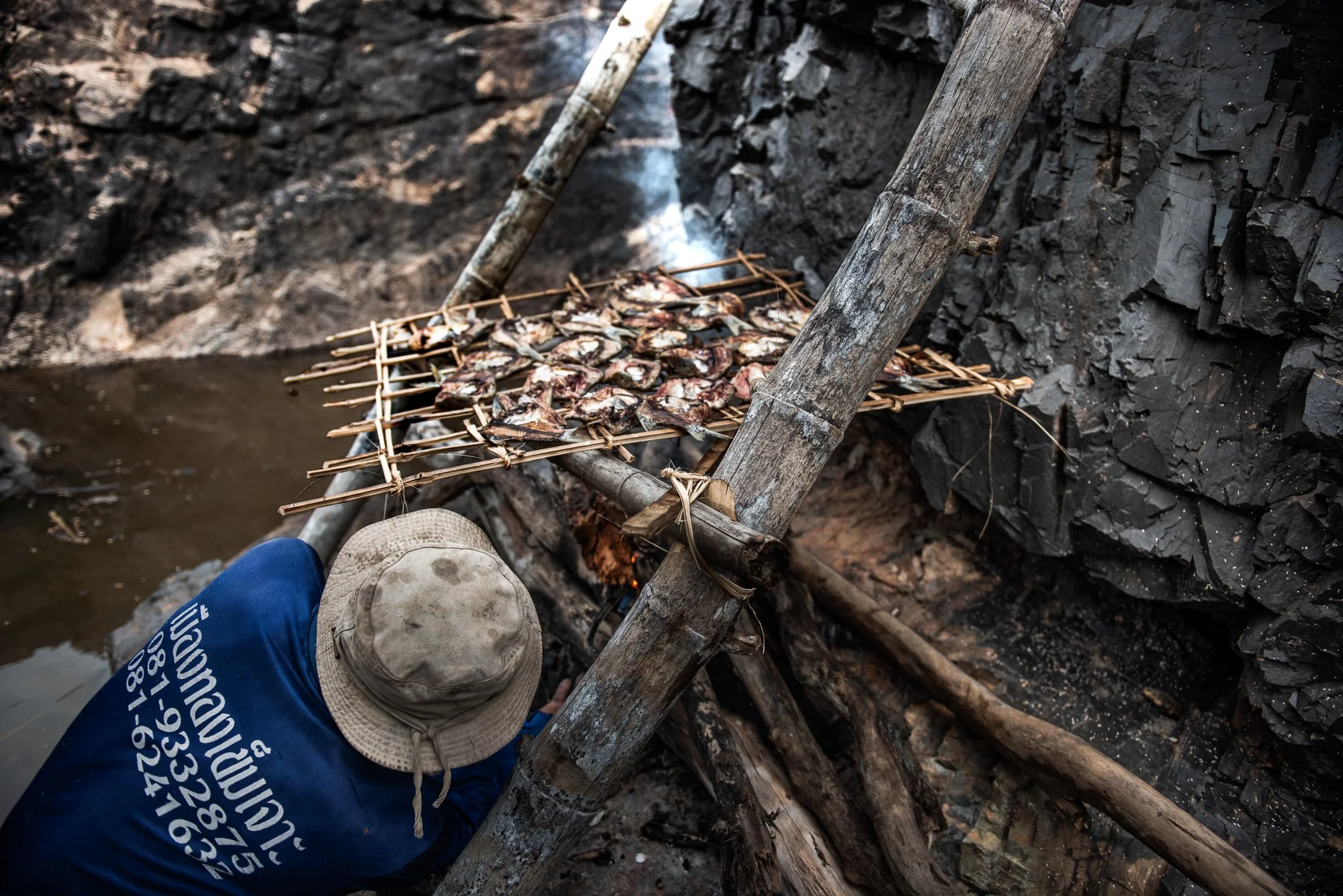 While fishermen wait for the larger migratory runs, smaller fish caught near the traps are laid across bamboo racks and grilled beside the rocks. These fish may not bring major income, but they feed the men during long days away from home and sometim