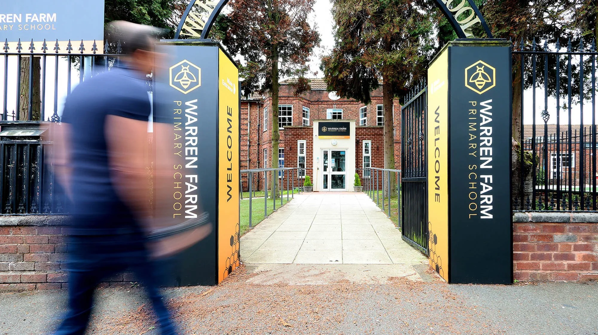Warren Farm School Entrance Signs 01.jpg