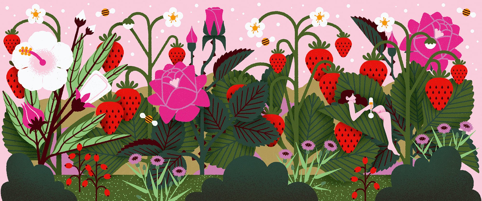 Donna sdraiata tra fiori, piante, rose e fragole, sorseggia un calice di champagne. Atmosfera calda, colorata e di relax