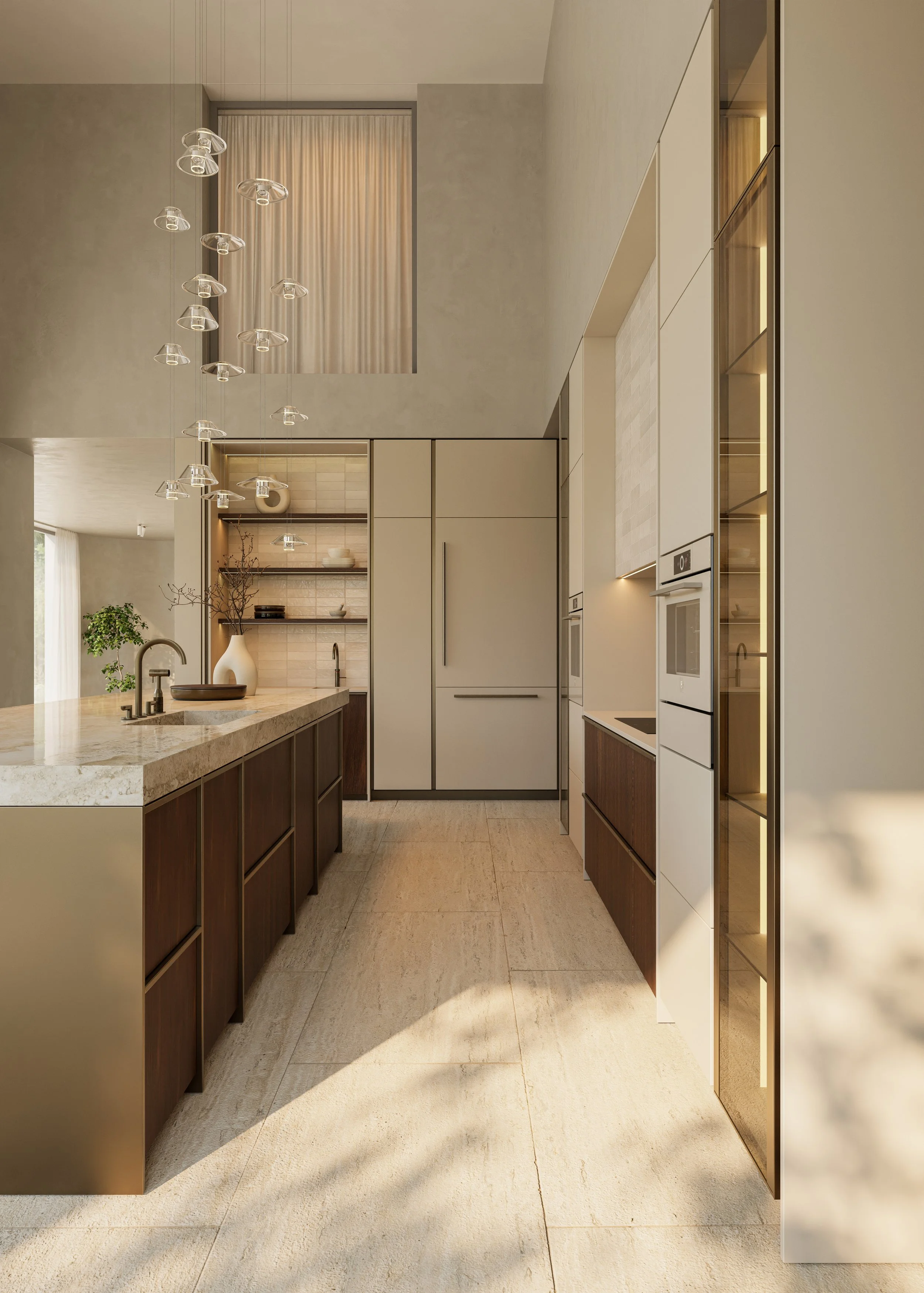 Moderne keuken met witte en houtkleurige kasten, een beige eiland met een gootsteen, een hangende lamp, en lage kasten met glazen deuren. Grote ramen brengen natuurlijke licht naar binnen.