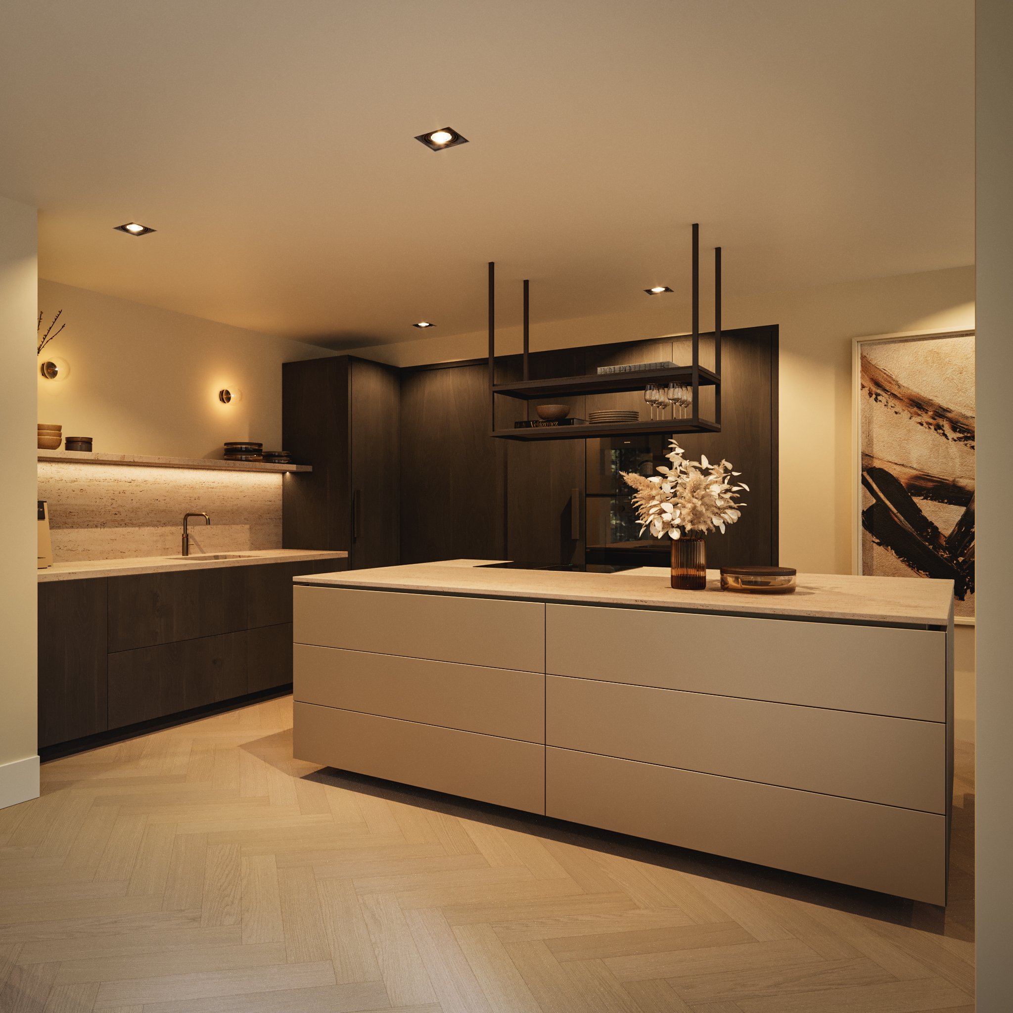 Moderne keuken met eiland, metalen rek voor glazen en boeken, kunst aan muur, bloemstuk op eiland, inbouwverlichting in plafond. 