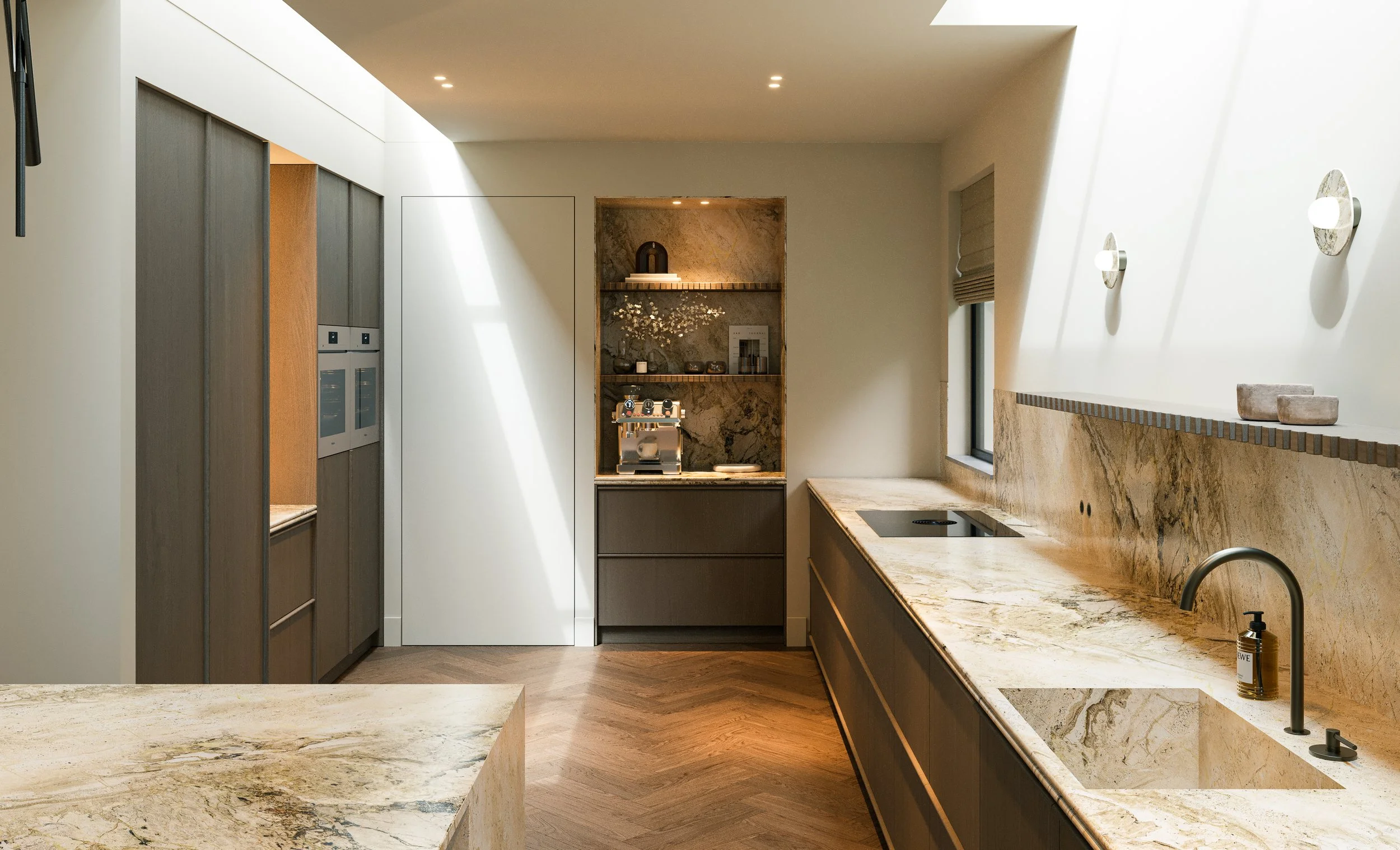 Moderne keuken met marmeren werkblad en muur.