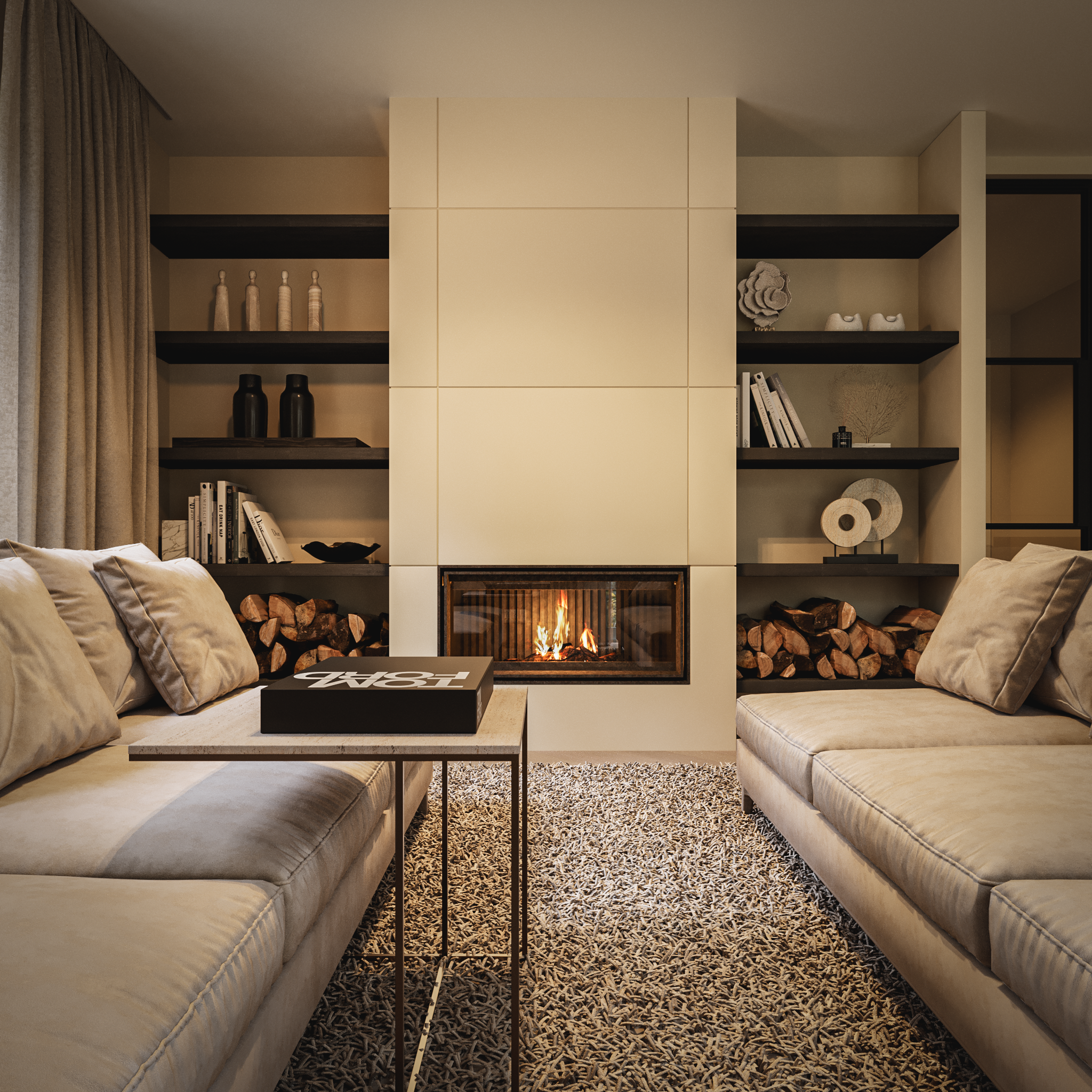 Gezellige woonkamer met een open haard, omringd door beige banken, een boekenkast met boeken en decoratieve objecten, en gekleurde kussens op de stoelen.