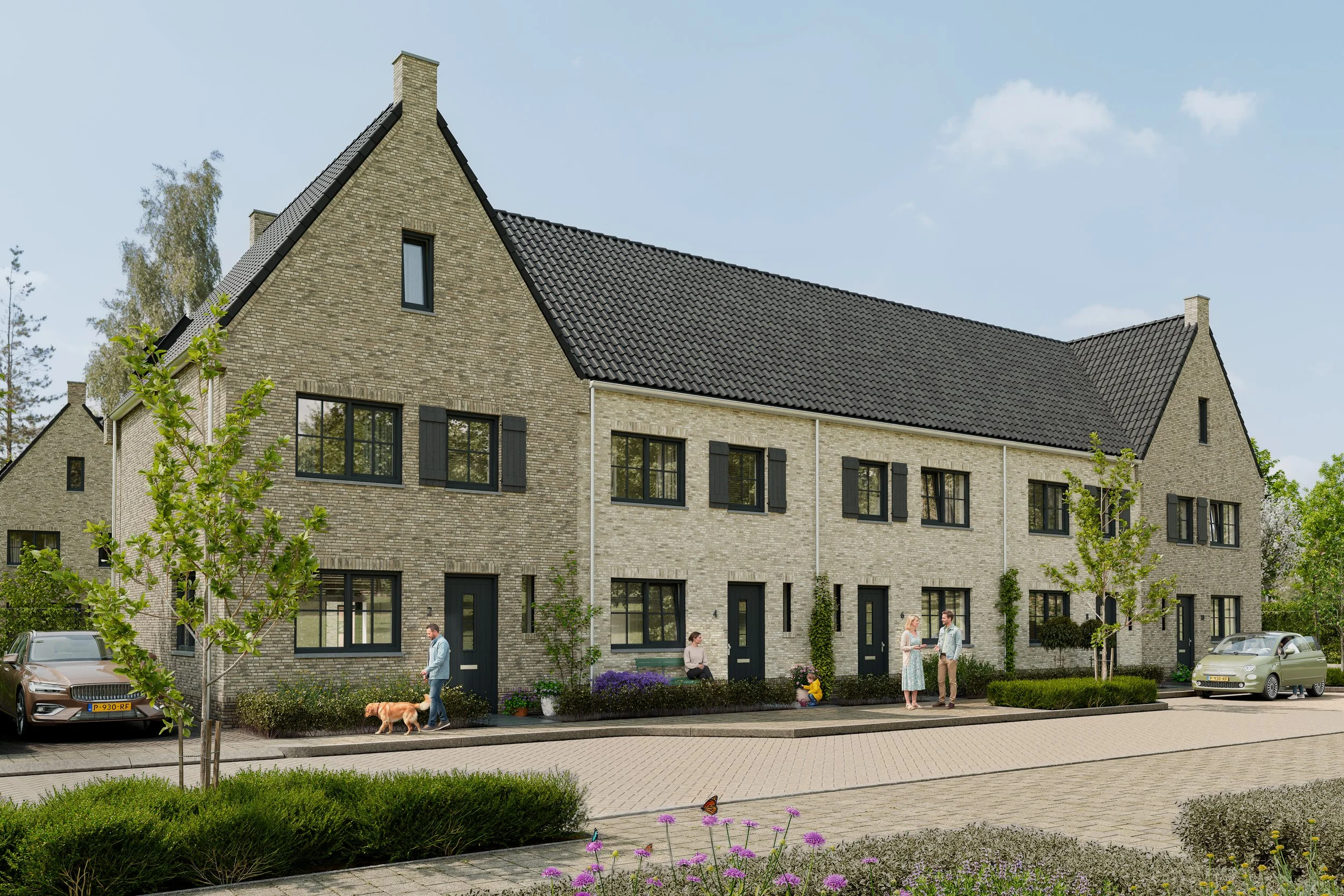 Gezicht op een modern, geklasseerd woongebouw met een zwarte pannendak en grote ramen, omgeven door een straat en tuin met mensen die wandelen en praten, auto's geparkeerd voor het gebouw, en een blauwe lucht met enkele wolken.