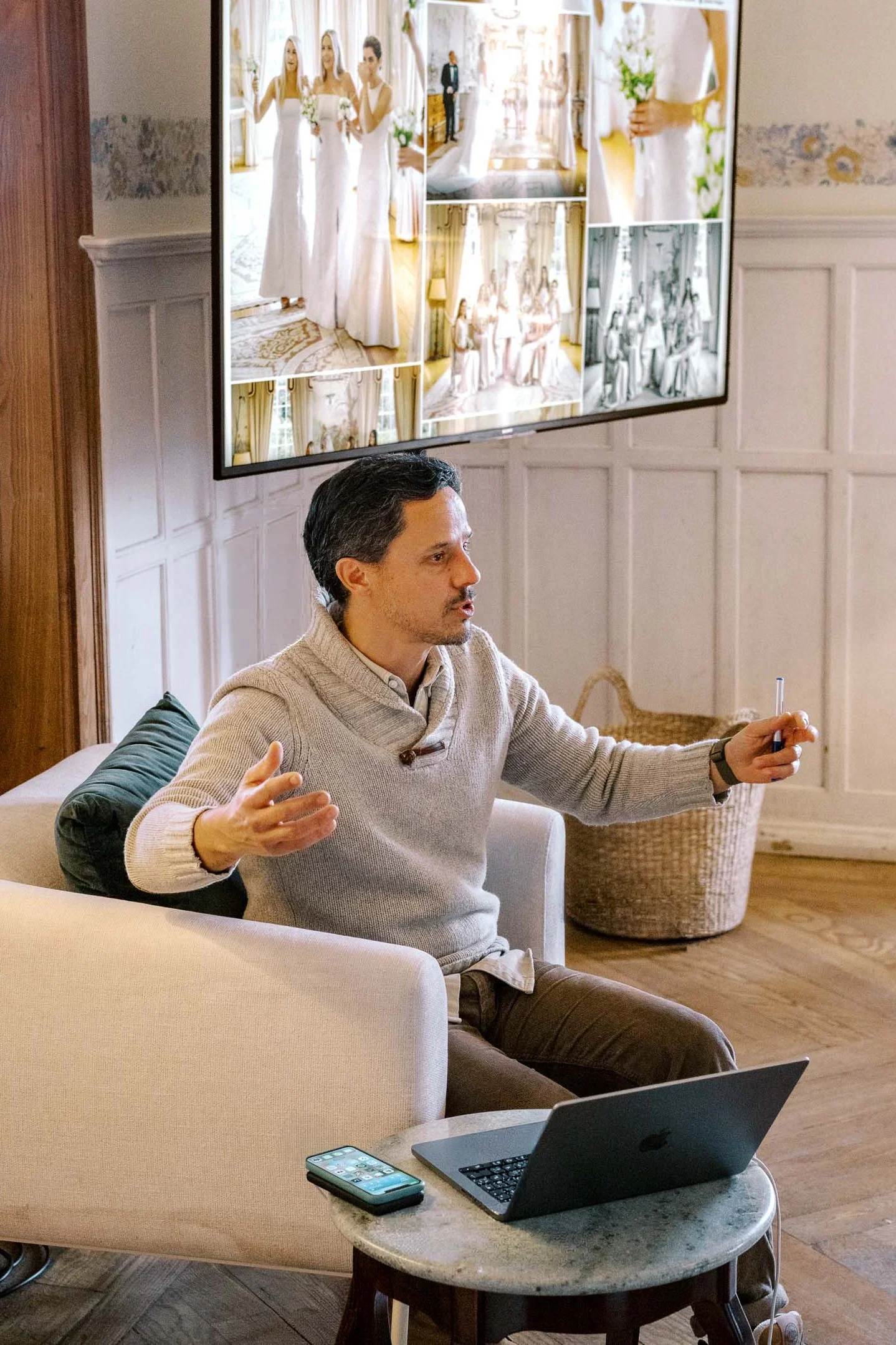 Rui Vaz Franco speaking during a private one to one wedding photography mentoring session online via Zoom