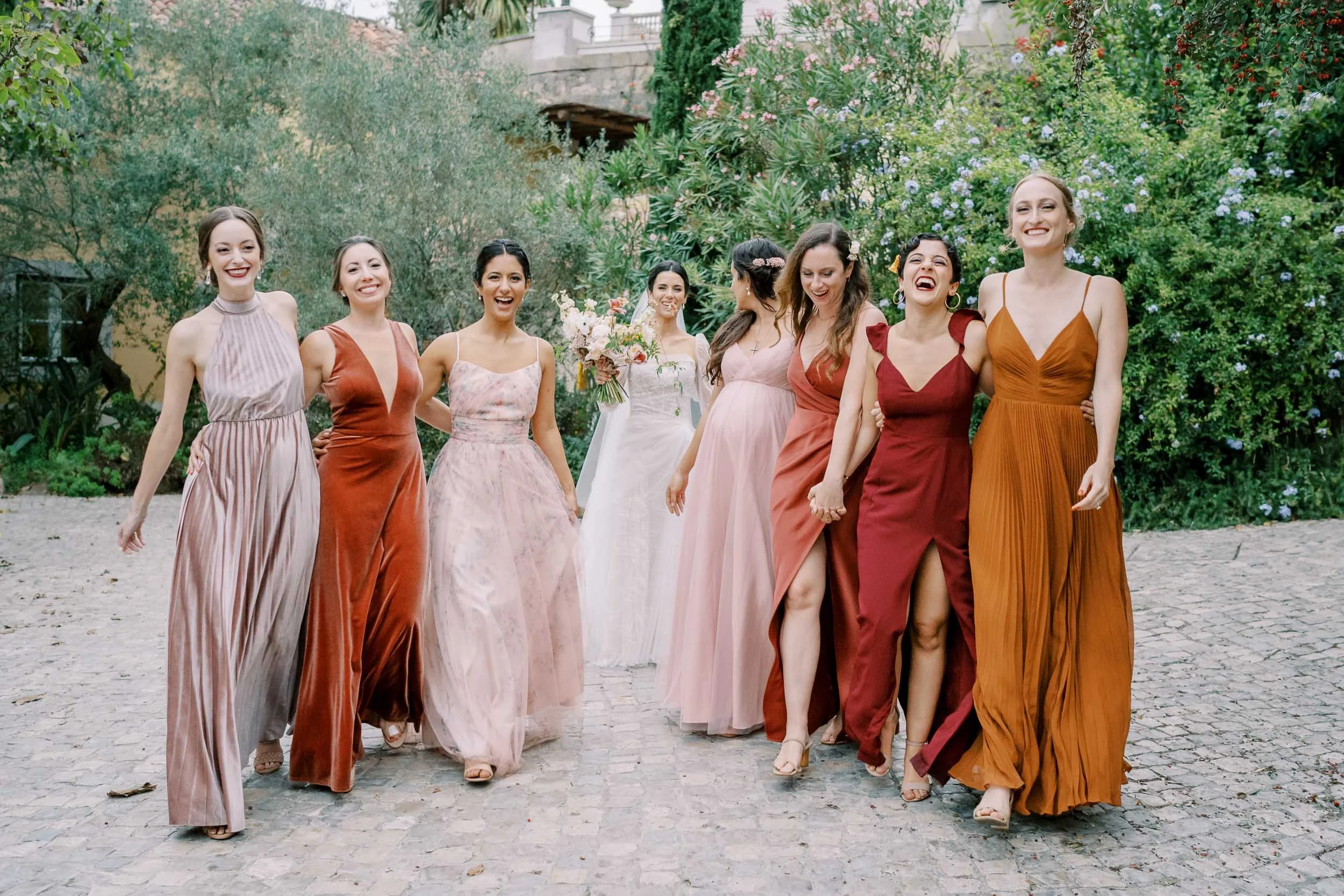 Bridesmaids walking at Quinta da Bella Vista in Sintra