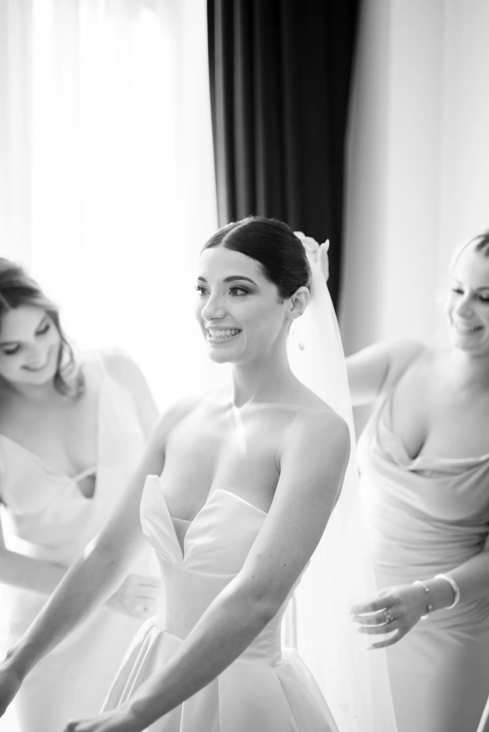 Bride with bridesmaids before the ceremony at Casa dos Penedos in Sintra
