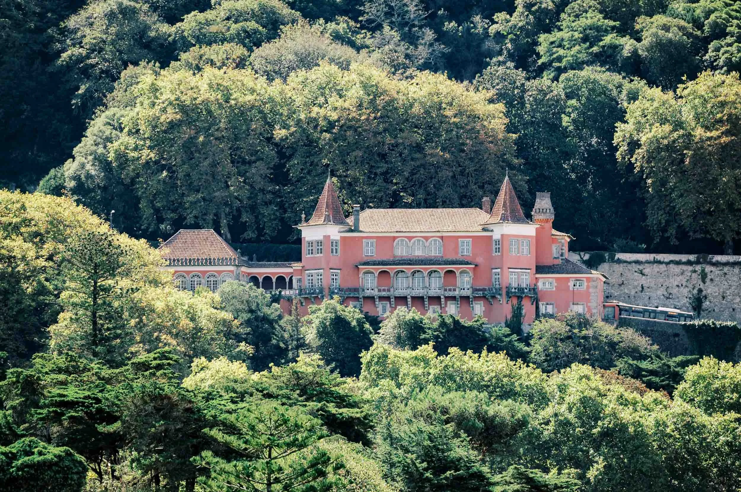 View of Casa dos Penedos surrounded by greenery in Sintra
