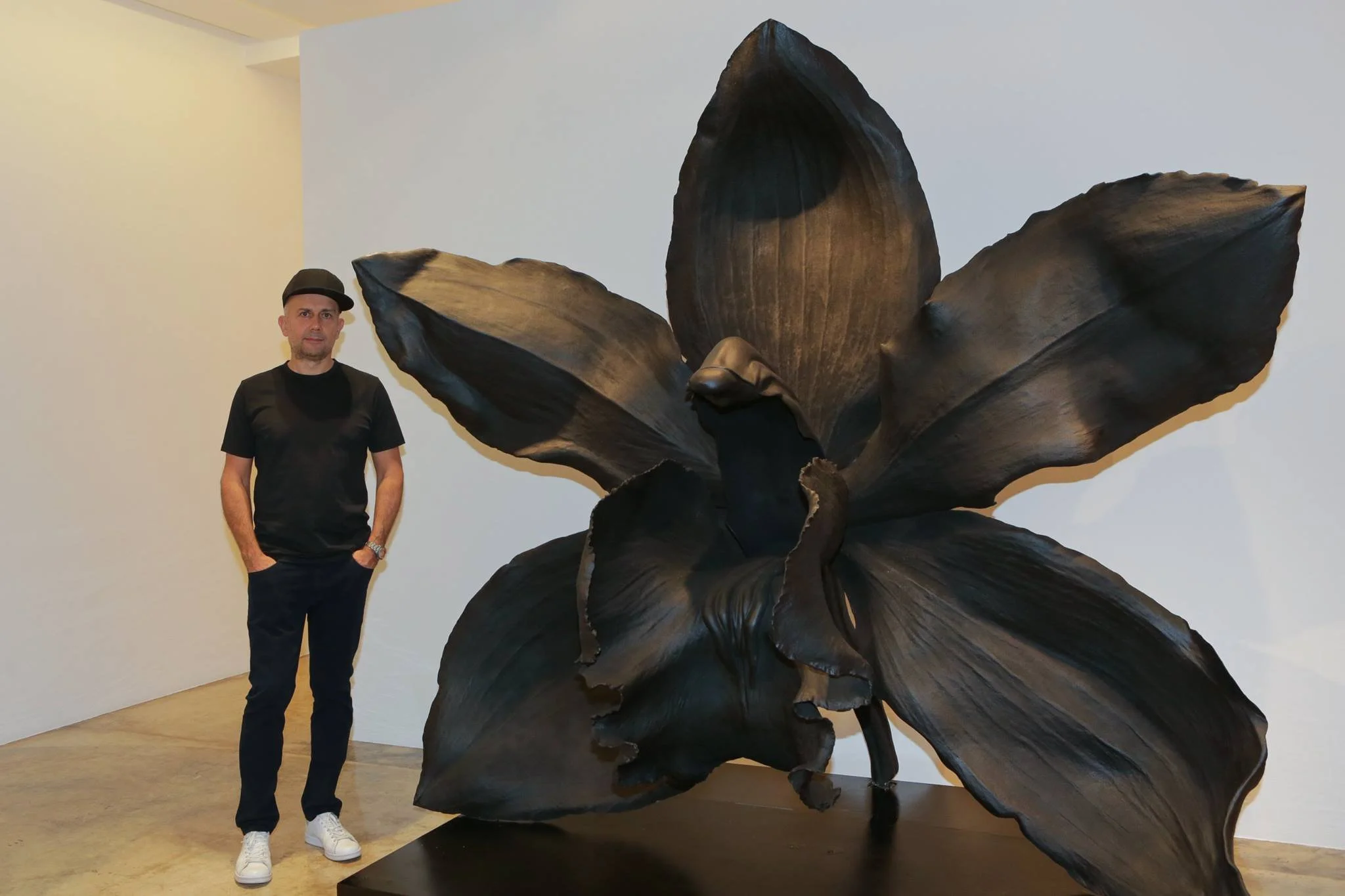 marc-quinn-art-installation-view-qatar-curated-by-mohamad-makouk