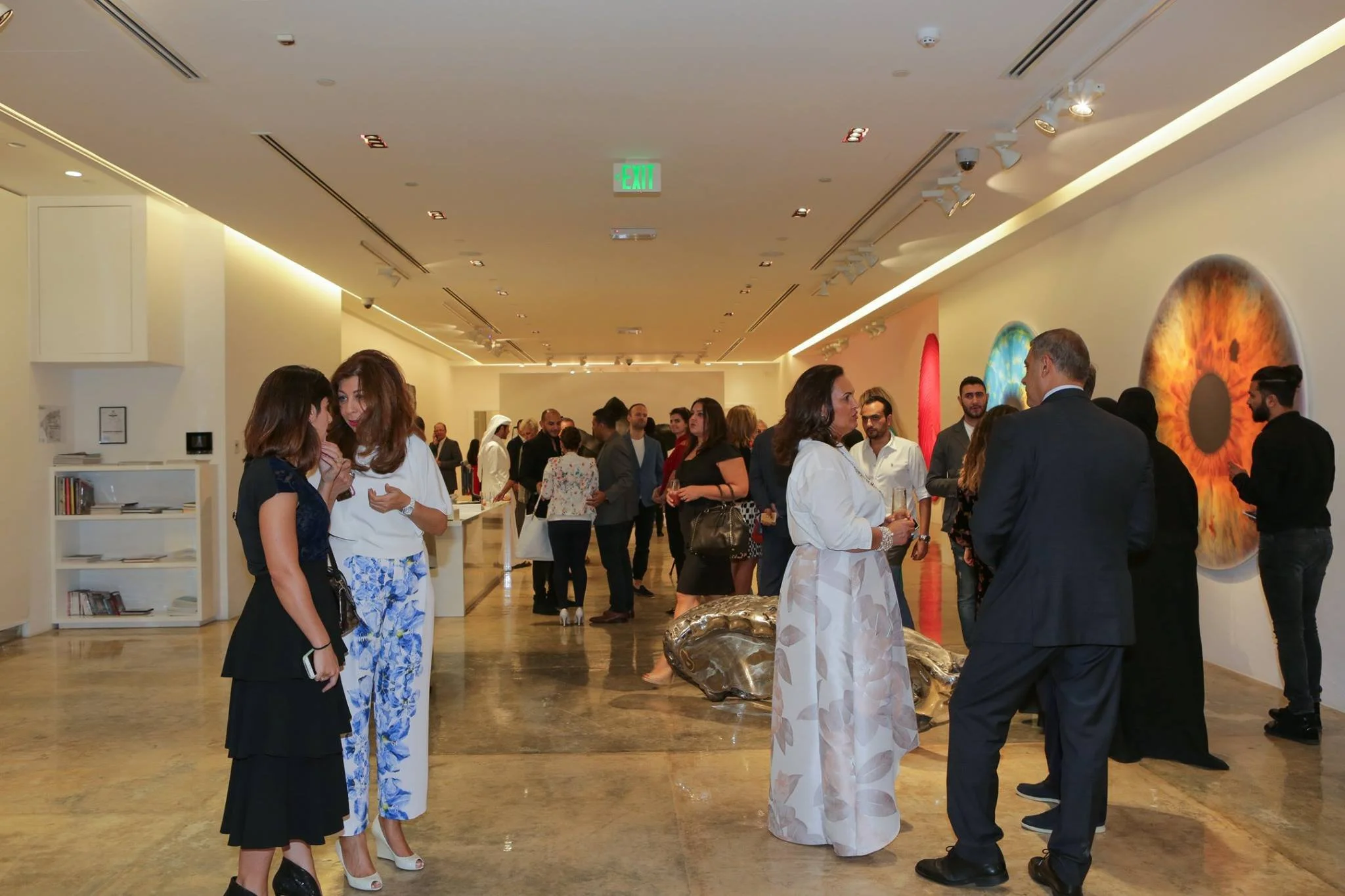 marc-quinn-exhibition-visitors-qatar-core-art-strategies-makouk