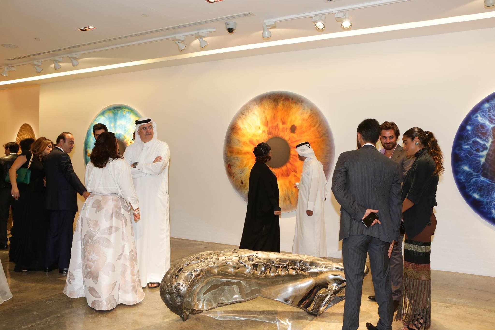 marc-quinn-museum-style-exhibition-qatar-curated-by-makouk
