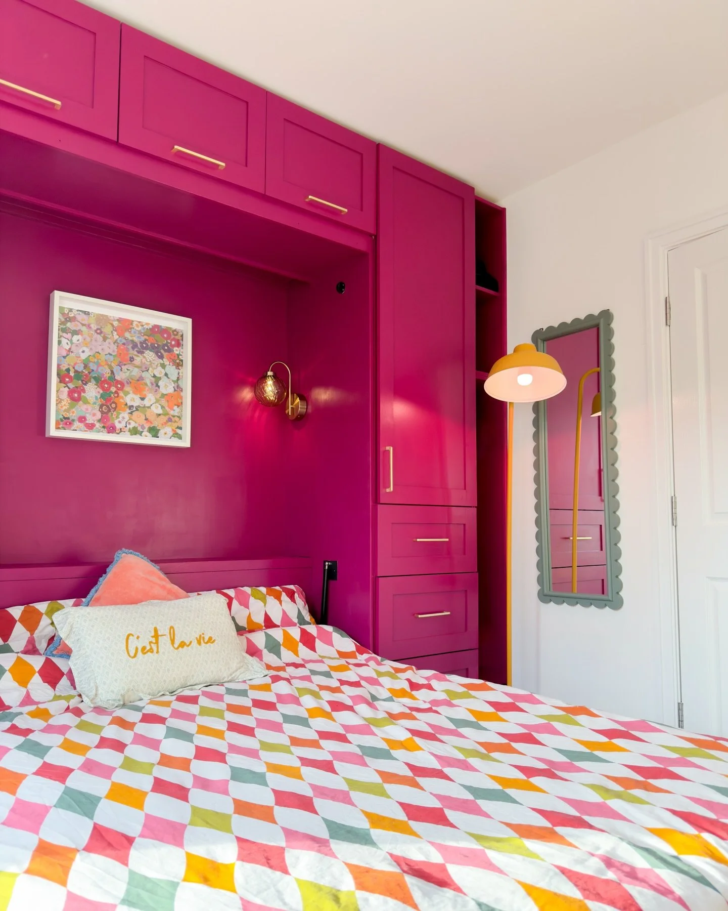 My step-kids are on their way here for our Christmas with them, so I&rsquo;ve been frantically hanging tvs, pictures and mirrors on the wall so that it&rsquo;s perfect for when they arrive. 

Cannot wait to get some colour on these white walls in the