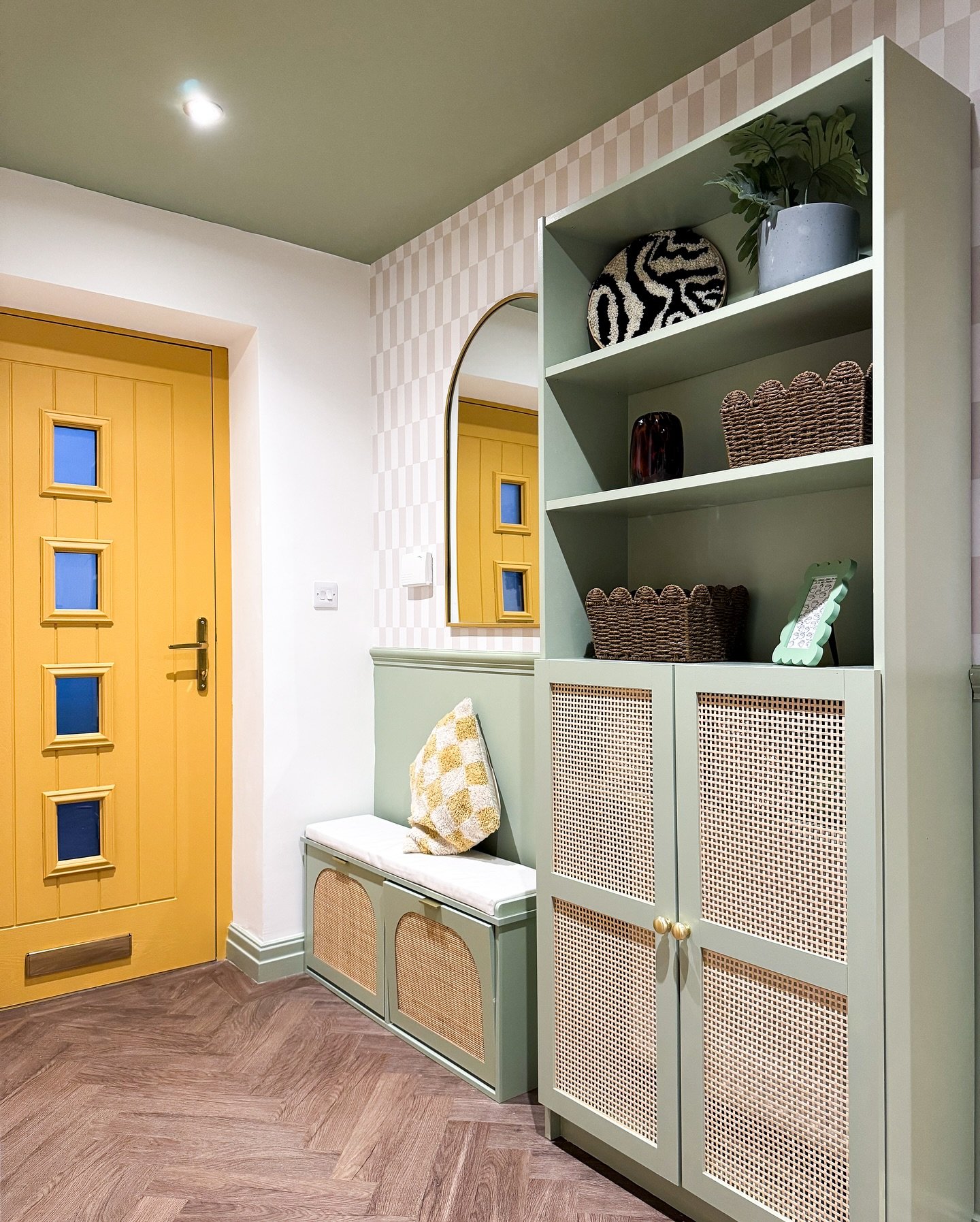 Hallway part 1 💛💚 just a *bit* of a change 😂

This was this week&rsquo;s labour of love, and I am obsessssssed with it!

I&rsquo;ll drop all the deets in the next few days - I just couldn&rsquo;t wait to share. 

#hallwaydesign #hallwaydecor #dopa